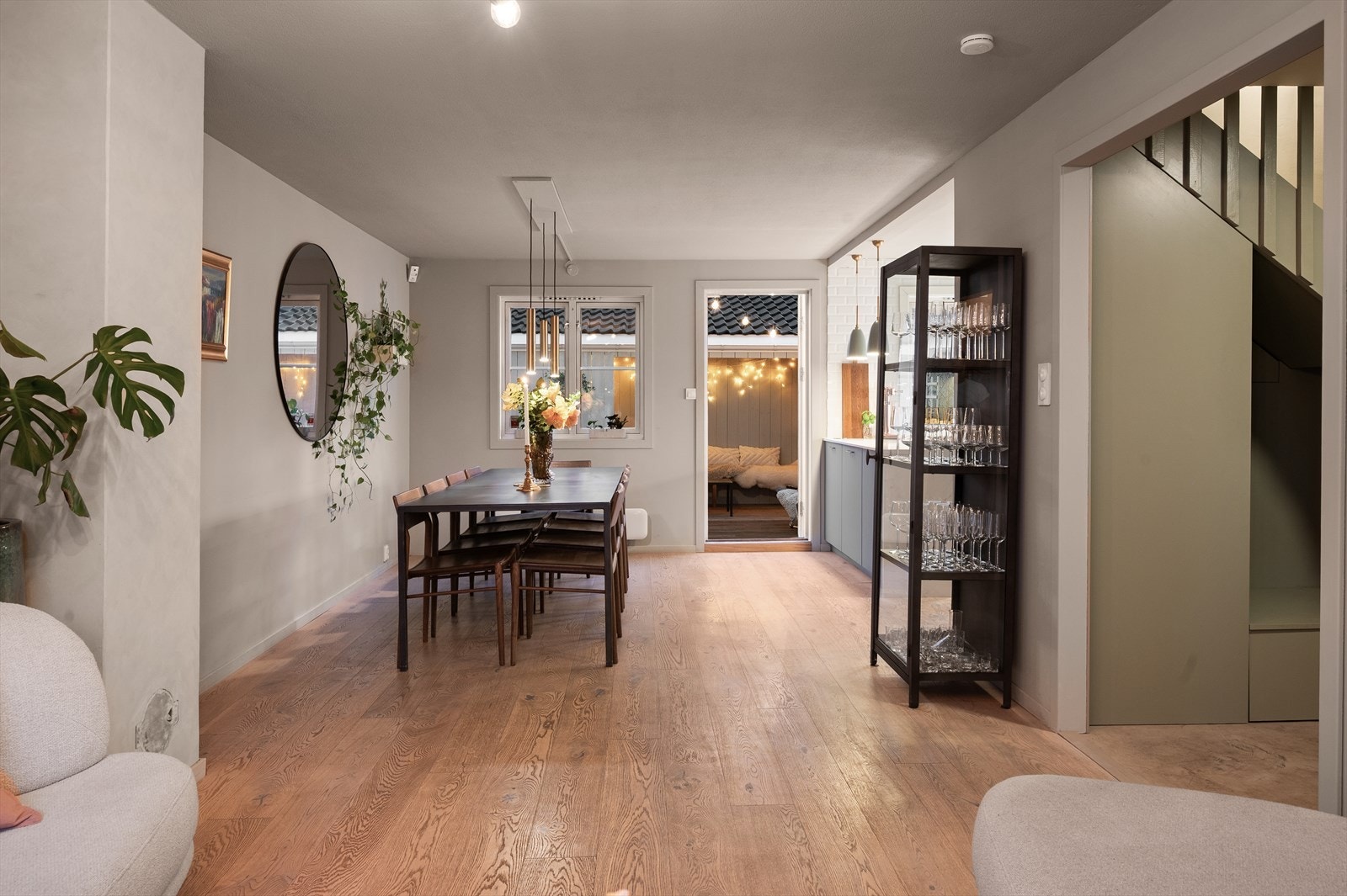 Fra spiseområdet og kjøkkenet er det direkte utgang til terrasse Galleribilde