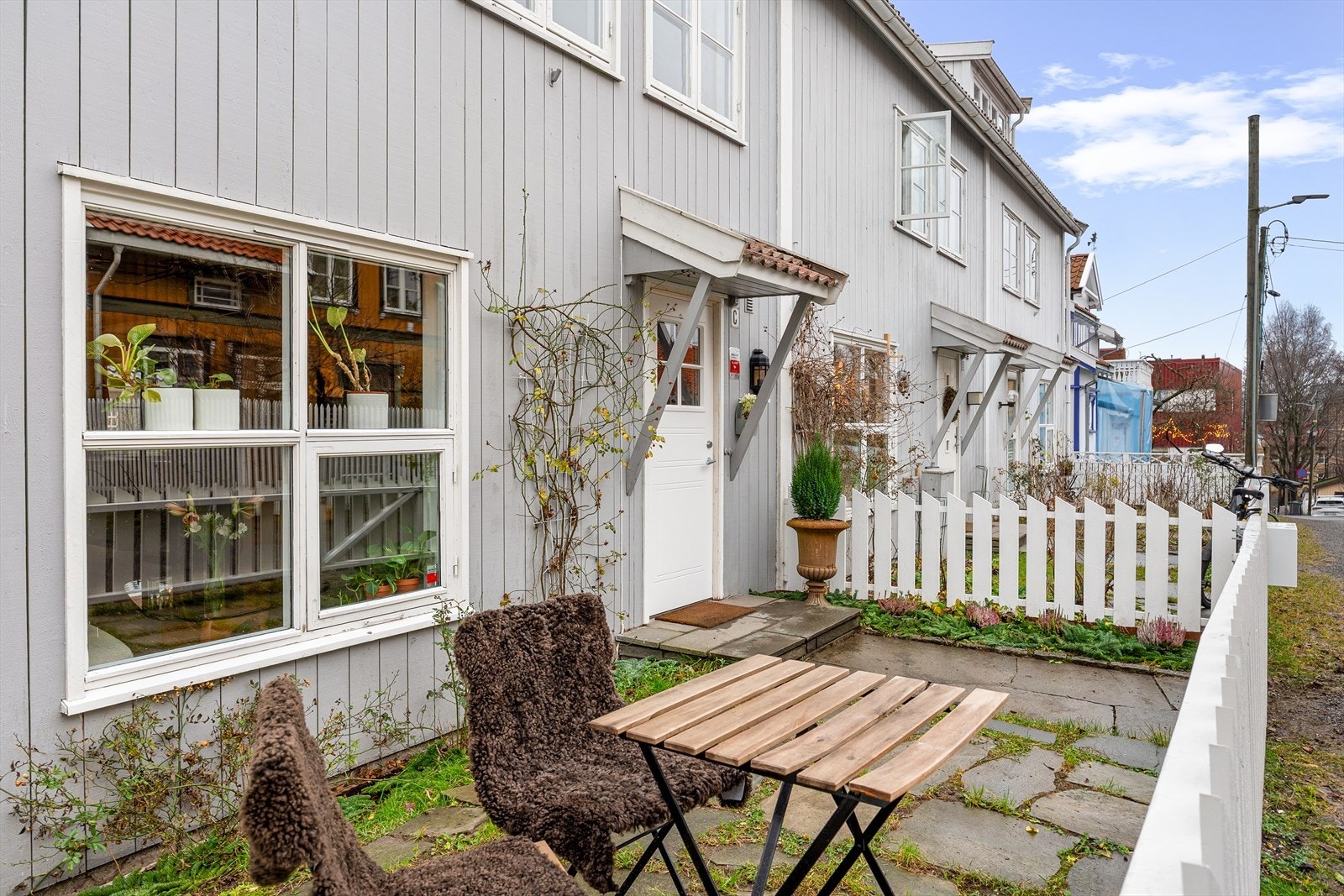 Rodeløkka fremstår som en trivelig landsby midt i byen. De koselige gatene, forhager og smug gjør dette til en helt unik del av byen. Galleribilde