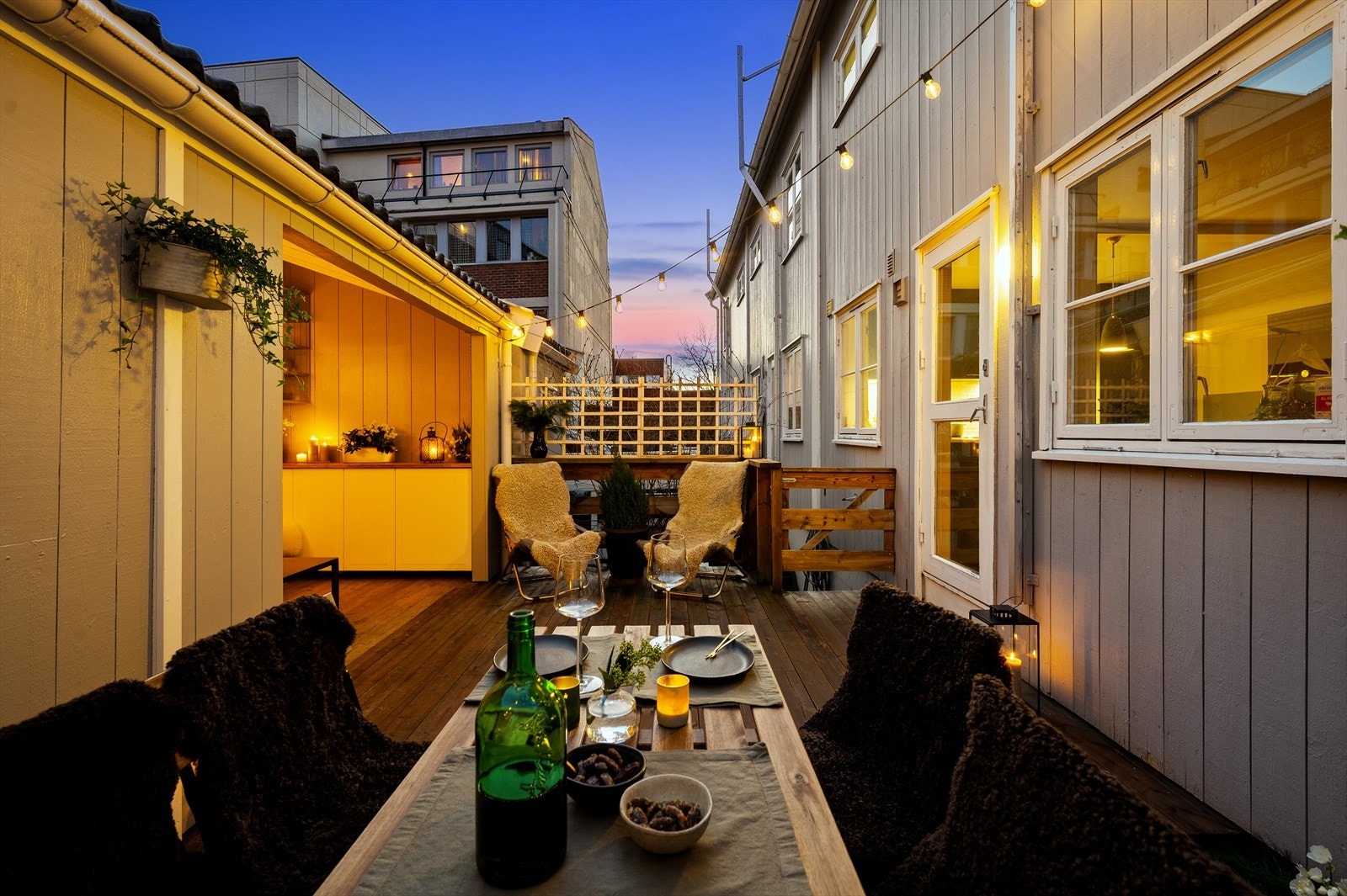 Her kan man invitere til sosiale sammenkomster. Nåværende eier opplyser om at de har hatt opptil 40 gjester her. Galleribilde