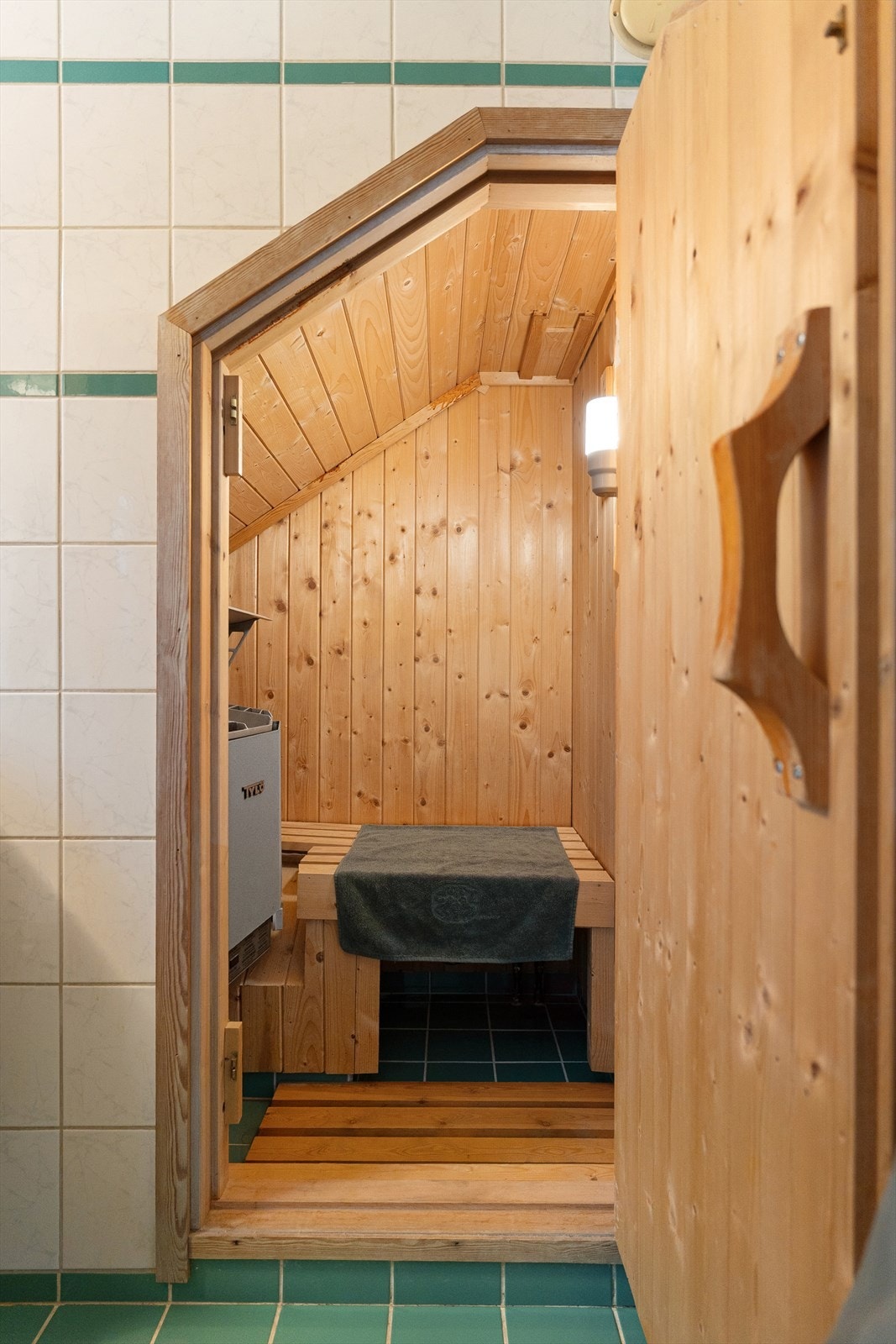 Fra badet er det direkte adkomst til badstue Galleribilde