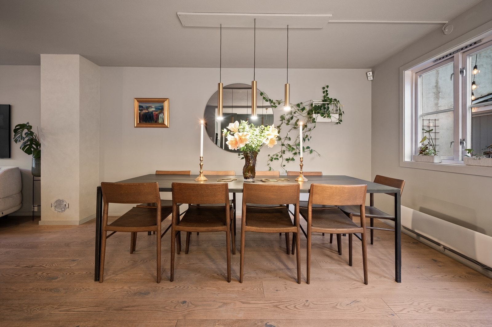 God plass til stort spisebord Galleribilde