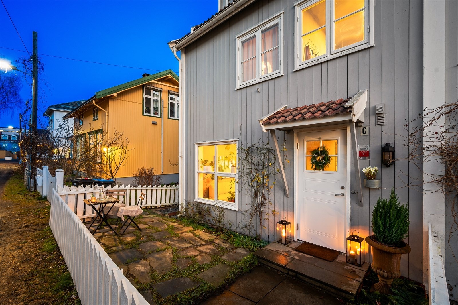 Velkommen til Bodøgata 8C - En nydelig eiendom i idylliske omgivelser på sjarmerende Rodeløkka - Presentert av Joakim Hjelm ved Nordvik Bolig. Foto: Dagbilder; Kevin Fauske, Kveldsbilder; Peter Futo Galleribilde