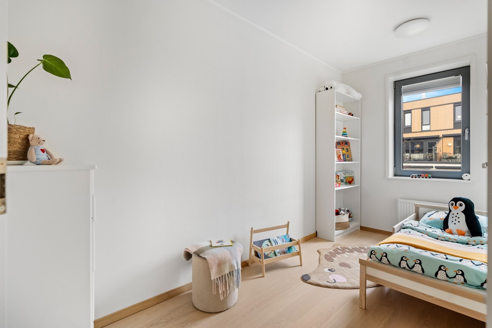 Rommene har plass til seng, nattbord, garderobeløsning og evt. skrivebord. Galleribilde