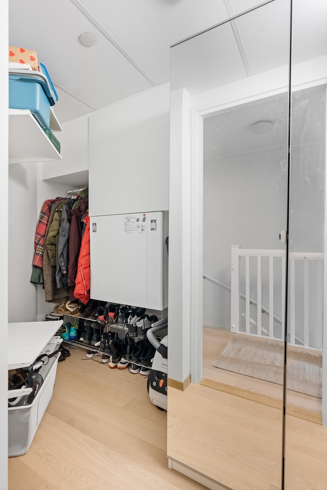 Godt med lagringsplass i smart innvendig bod. Galleribilde