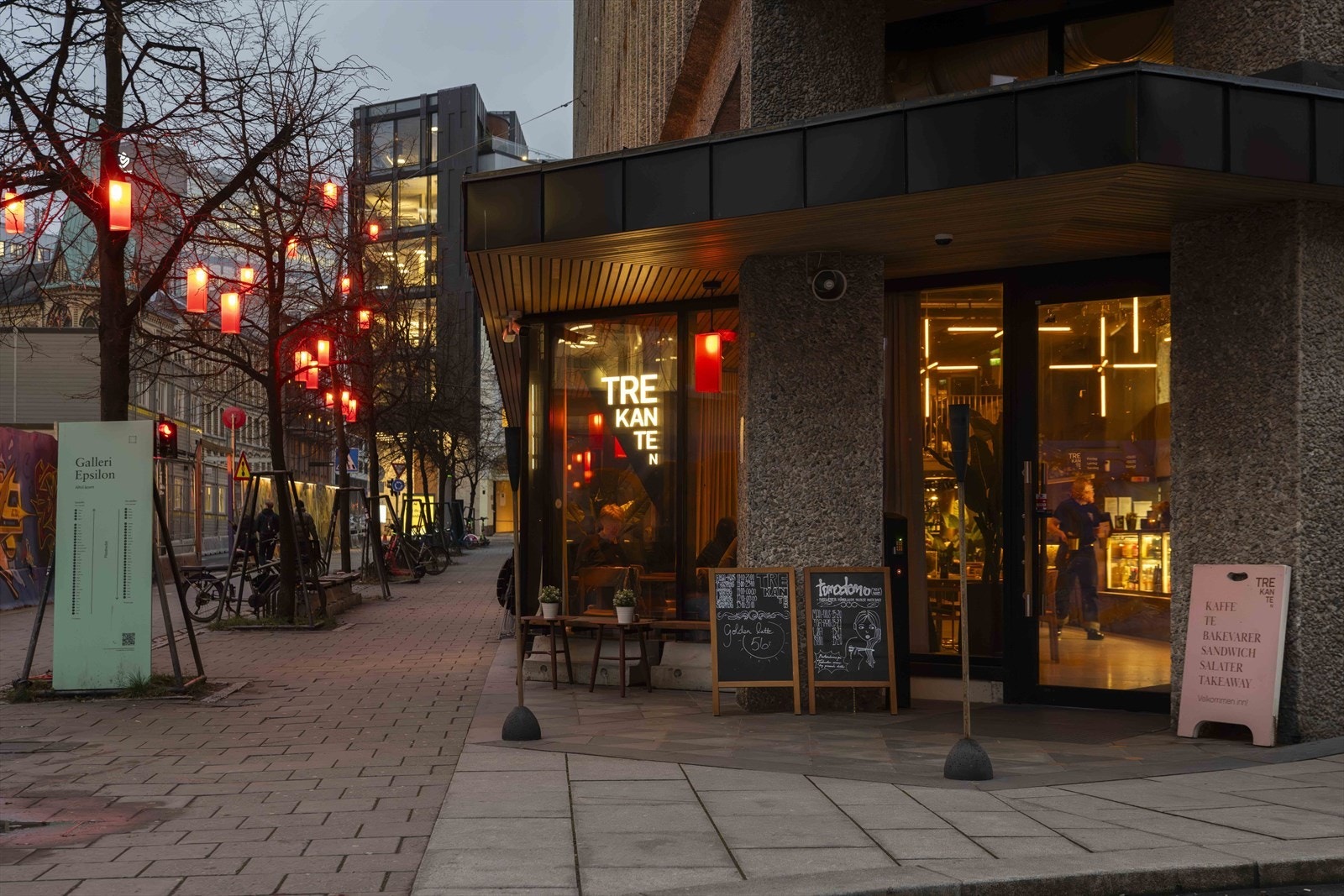 Fra leiligheten er det kort vei til alt av service- og serveringssteder i sentrum. Galleribilde