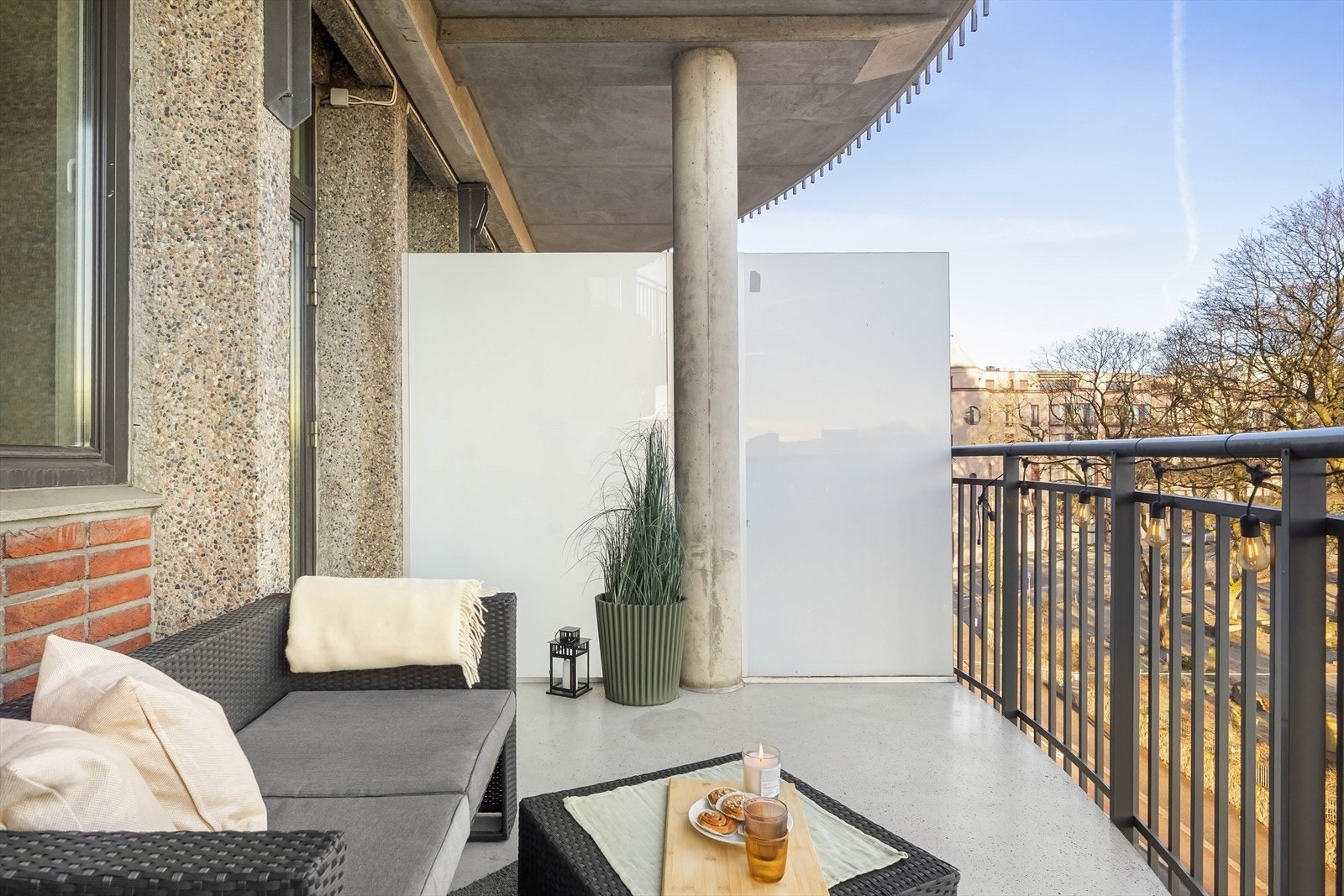 Frostede glassvegger, som skjermer og bevarer privatlivet. Galleribilde