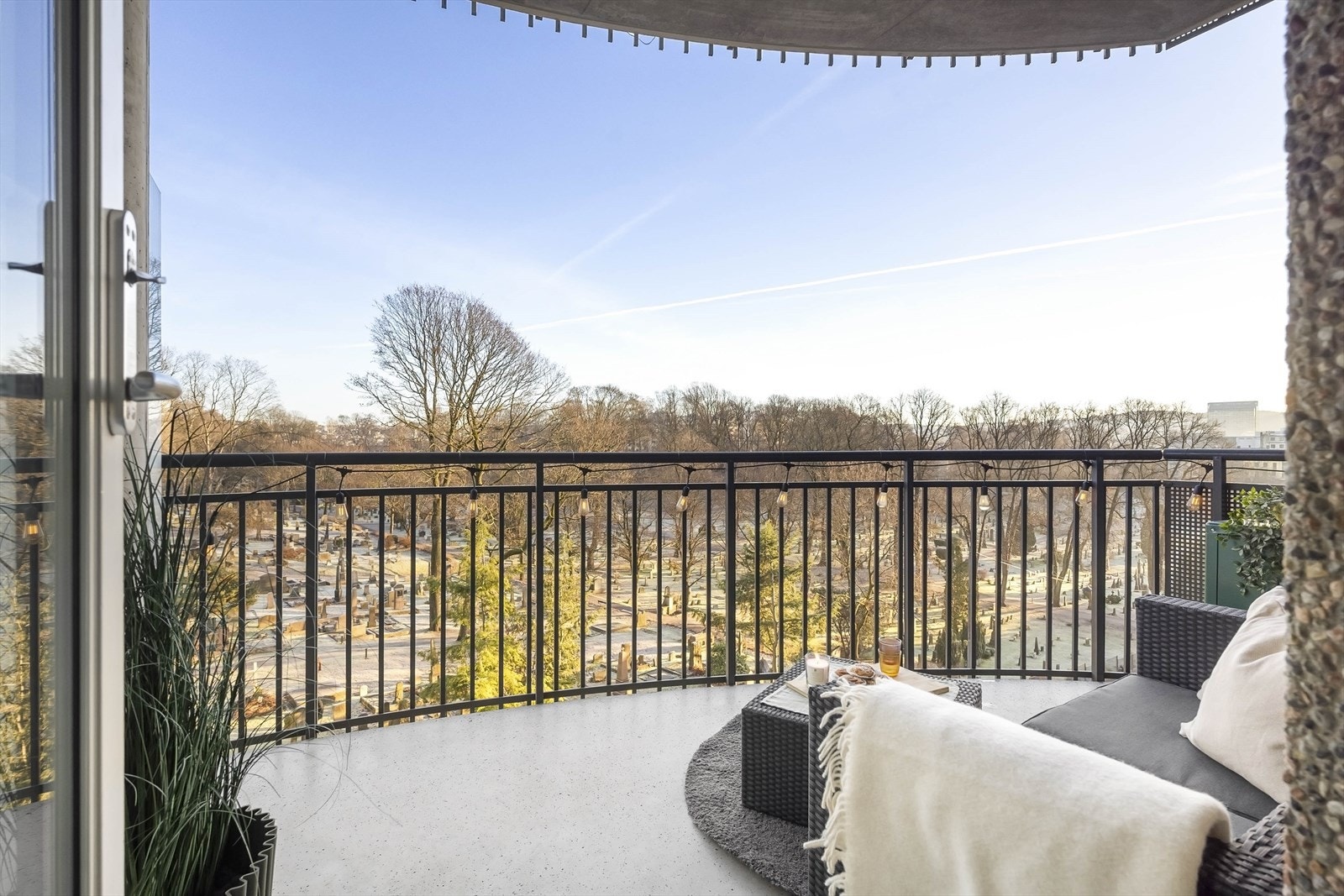 En lys og innbydende 1-roms med en fantastisk balkong på hele 8m². Galleribilde