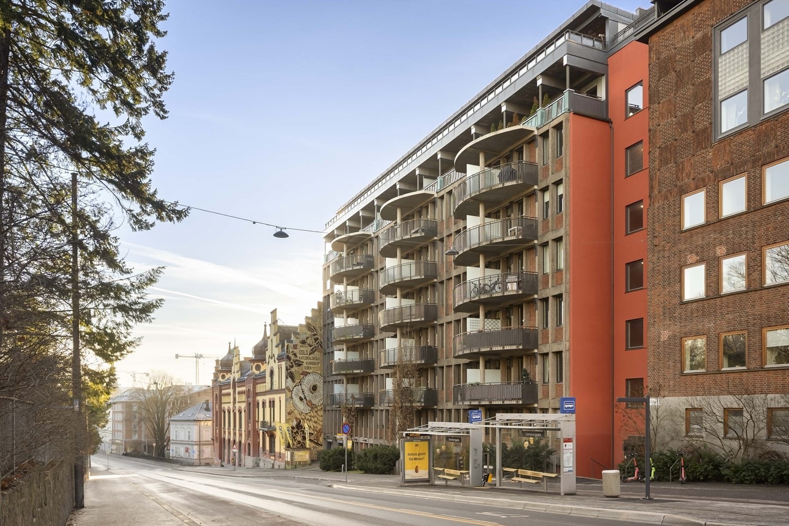 Leiligheten ligger flott til i 5. etasje. Galleribilde