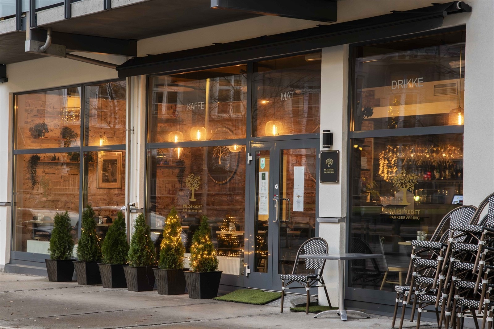 Nyt god mat og drikke på Pilestredet Parkservering. Galleribilde