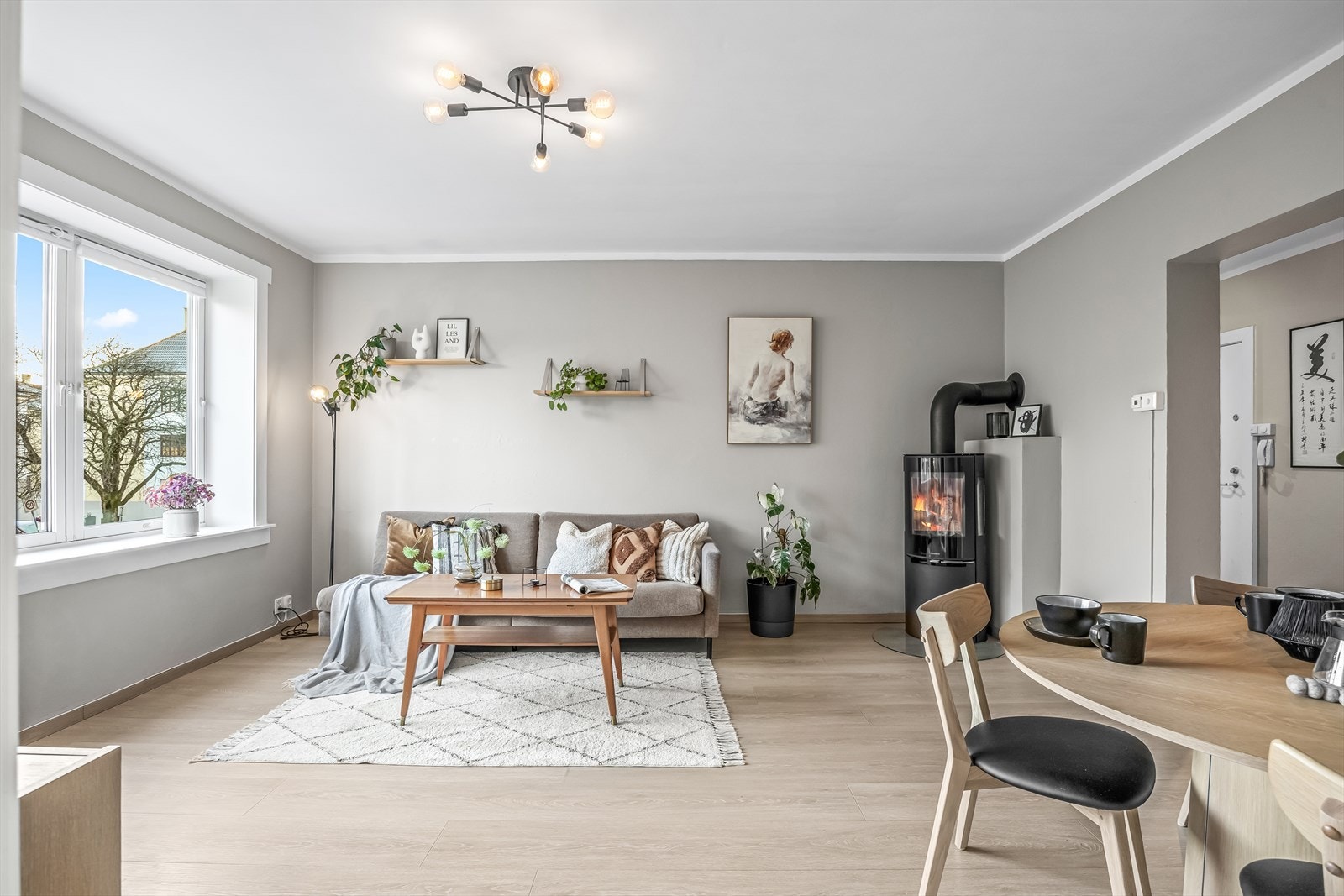 I 2022 ble det lagt nytt gulv i stue og begge soverom. Galleribilde