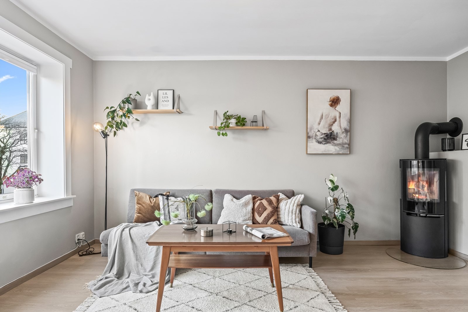 Generøs himlingshøyde målt til 2,63 m i stue. Galleribilde