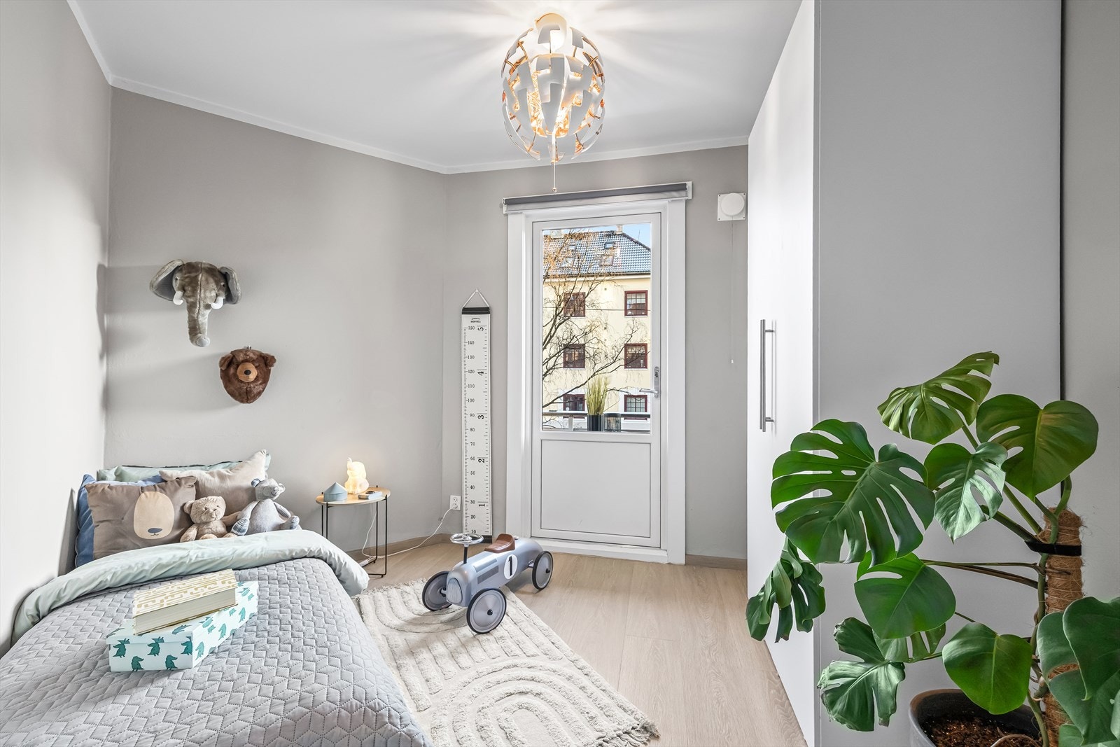 Det andre soverommet er svært anvendelig og kan enkelt tilpasses som hjemmekontor, gjesterom eller barnerom - alt etter behov og livssituasjon. Galleribilde