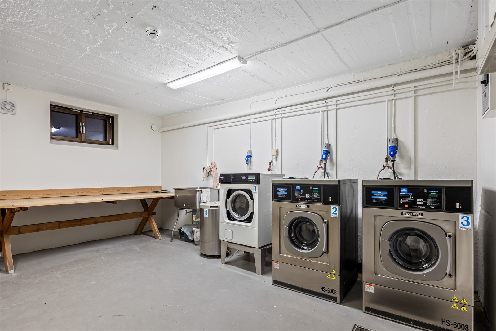 Det er fellesvaskeri i kjeller. Galleribilde