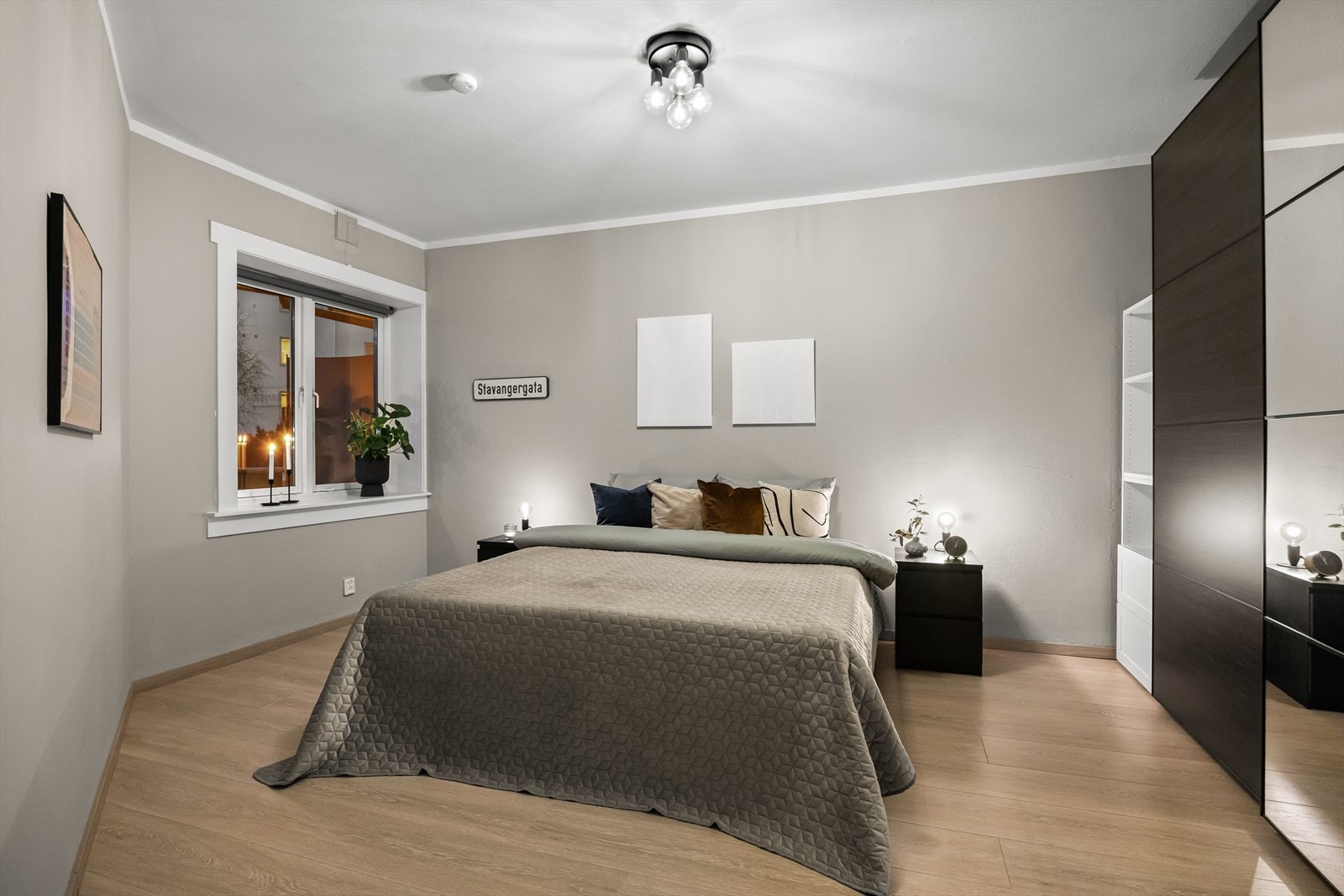 Leiligheten har to soverom med gode muligheter for innredning. Hovedsoverommet er vendt ut mot en rolig og fin bakgård. Galleribilde