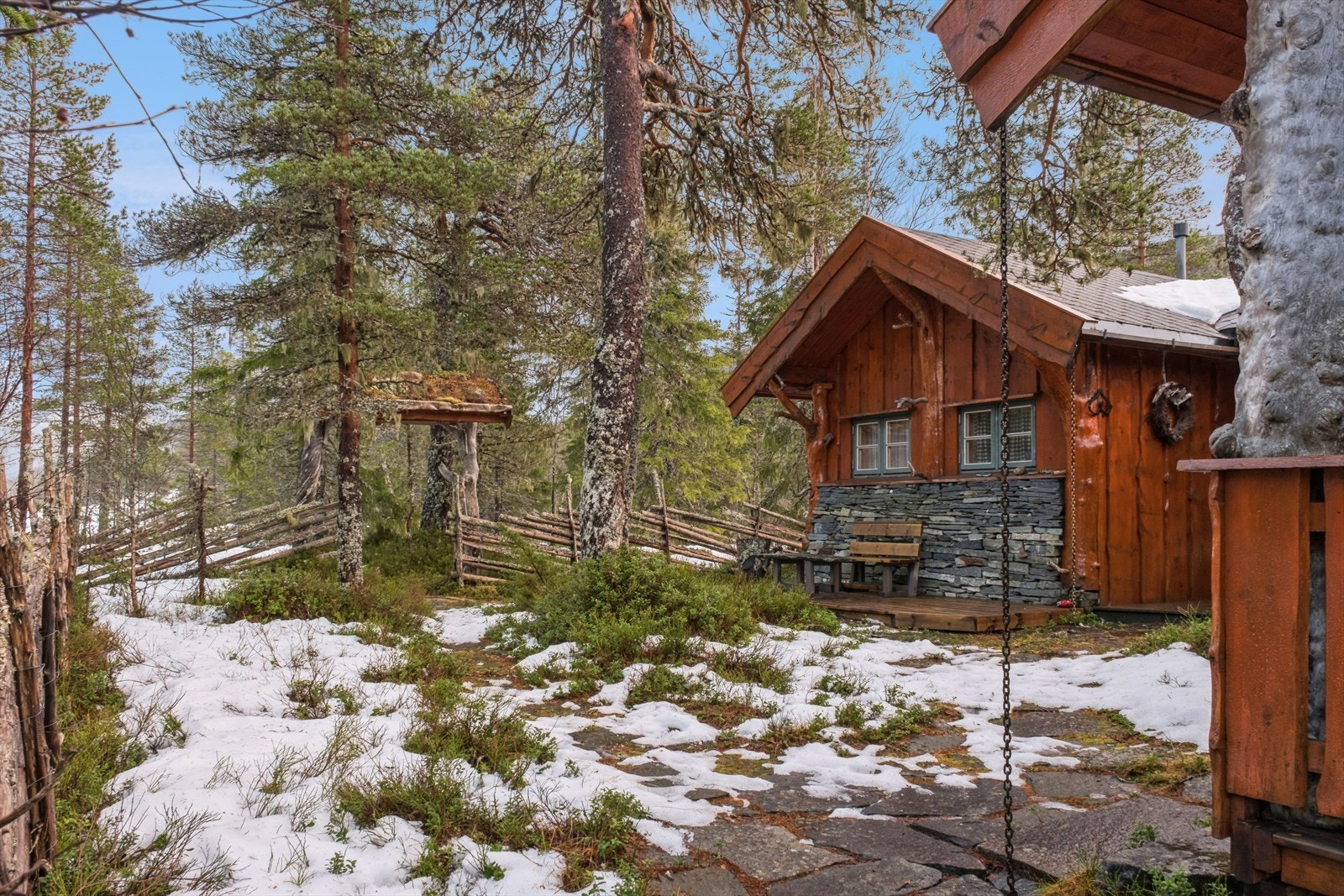 Hytta er meget sjarmerende og har en helt spesiell atmosfære Galleribilde