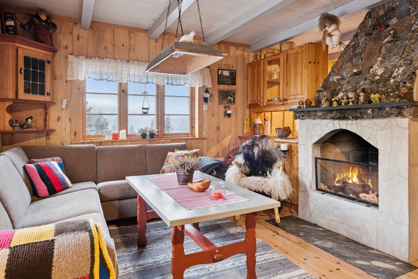 Hytta selges møblert foruten personlige gjenstander Galleribilde