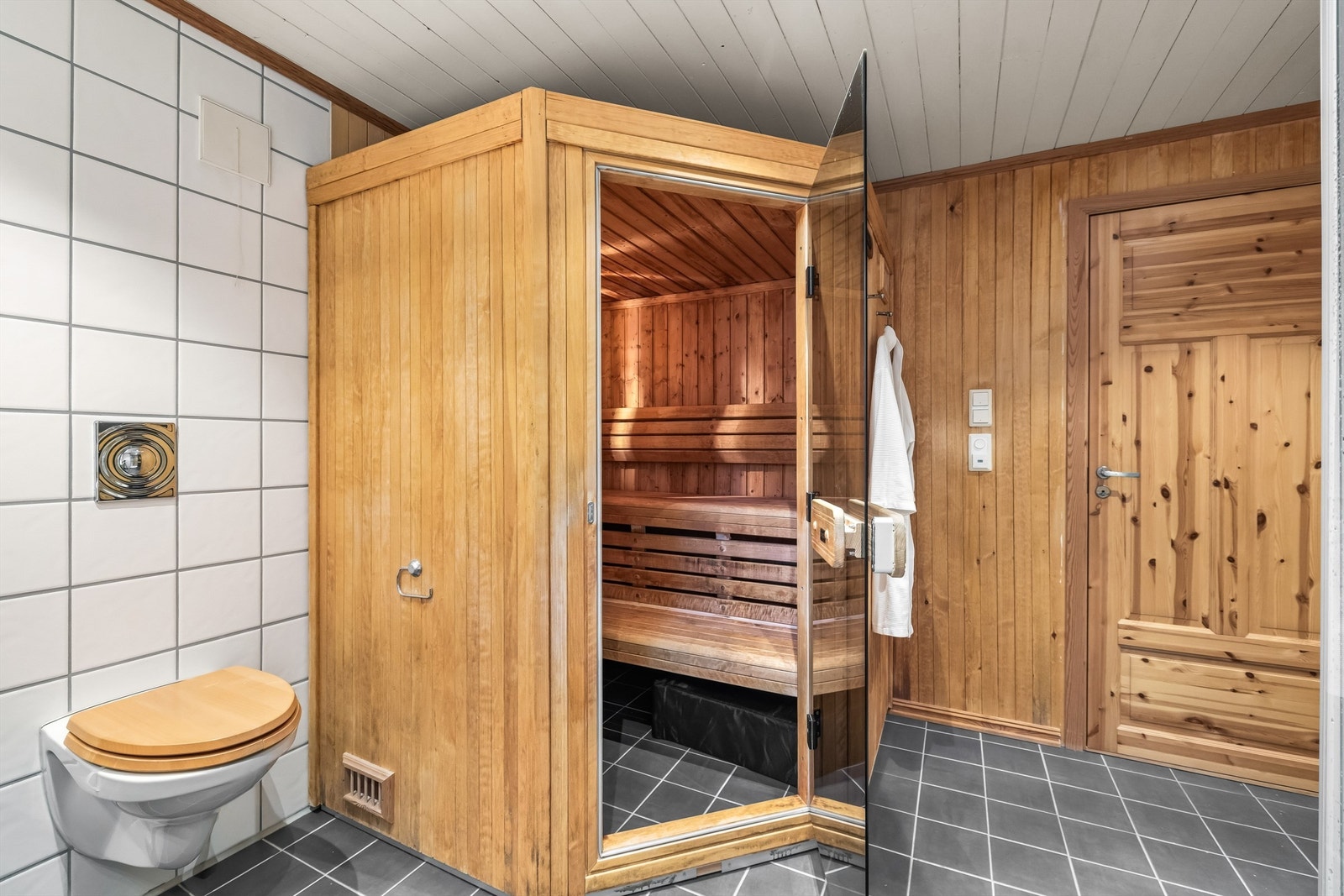 Flott badstue med badstuovn fra Tylö. Galleribilde