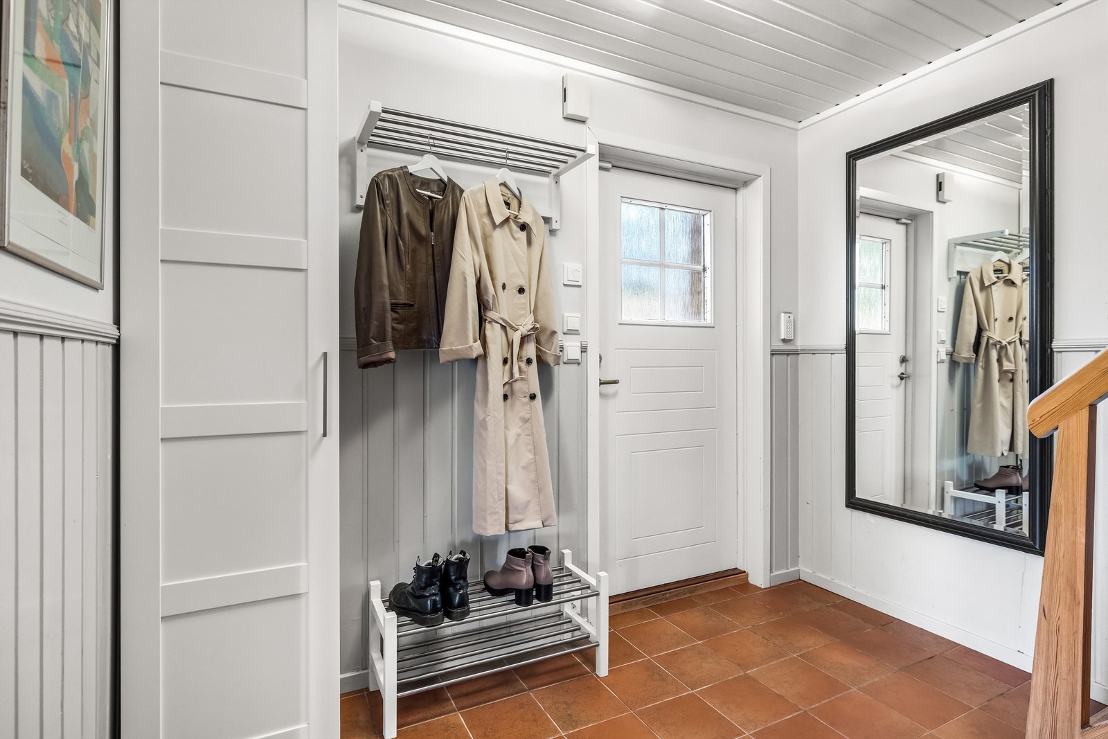 Velkommen inn! Flislagt entré med gulvvarme. Galleribilde