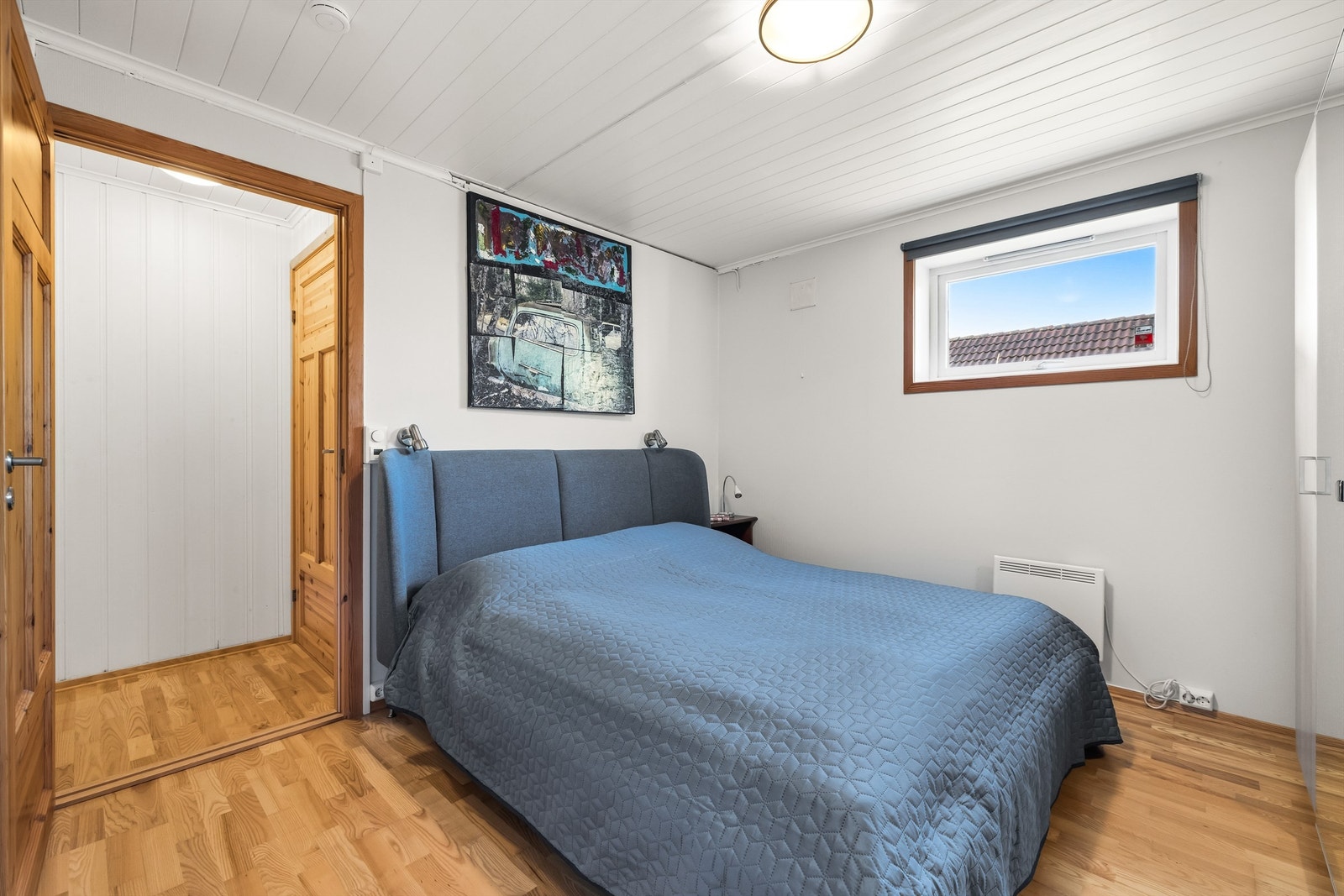 Rom i underetasje som benyttes som soverom (kun godkjent som disponibelt rom). Plass til dobbeltseng og garderobeskap. Galleribilde