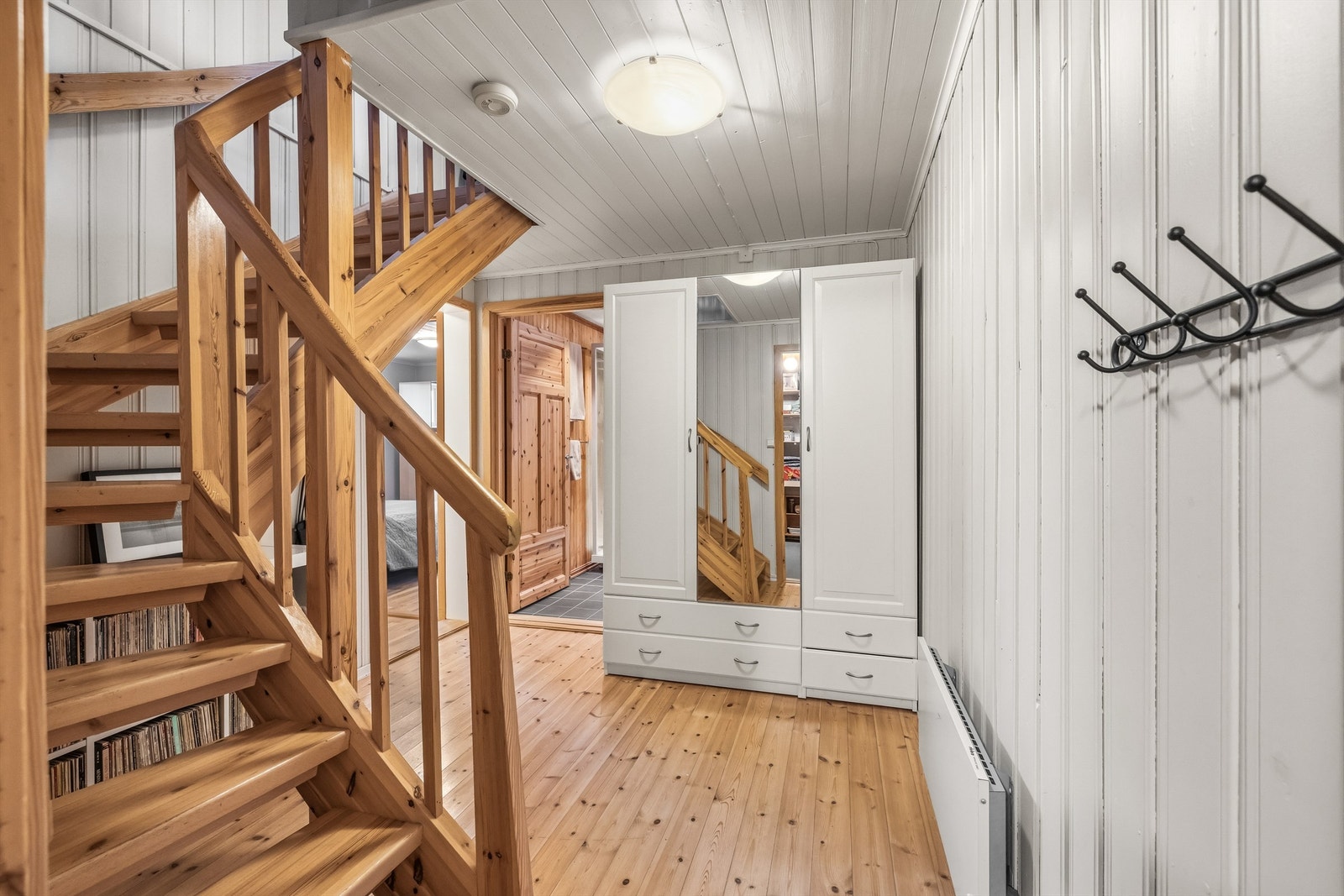 Trappegang i underetasje. Galleribilde