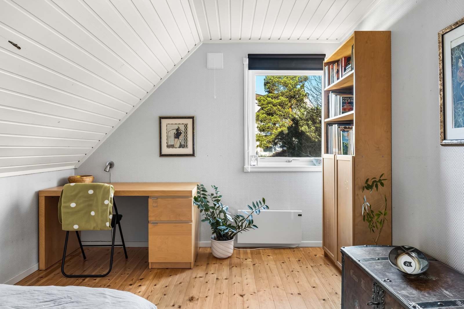 Her har du god plass til seng, pult og garderobeskap. Galleribilde