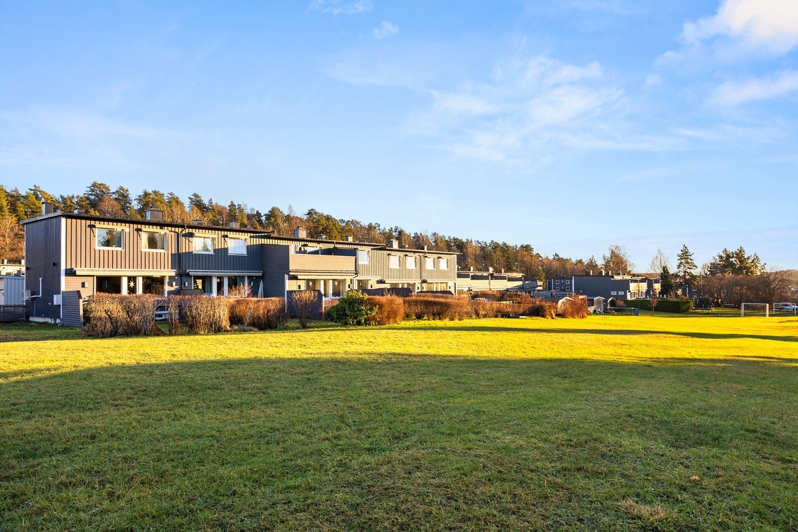 Eiendommen ligger i et barnevennlig område på Manglerud - et populært område som har gode oppvekstsvilkår. Galleribilde