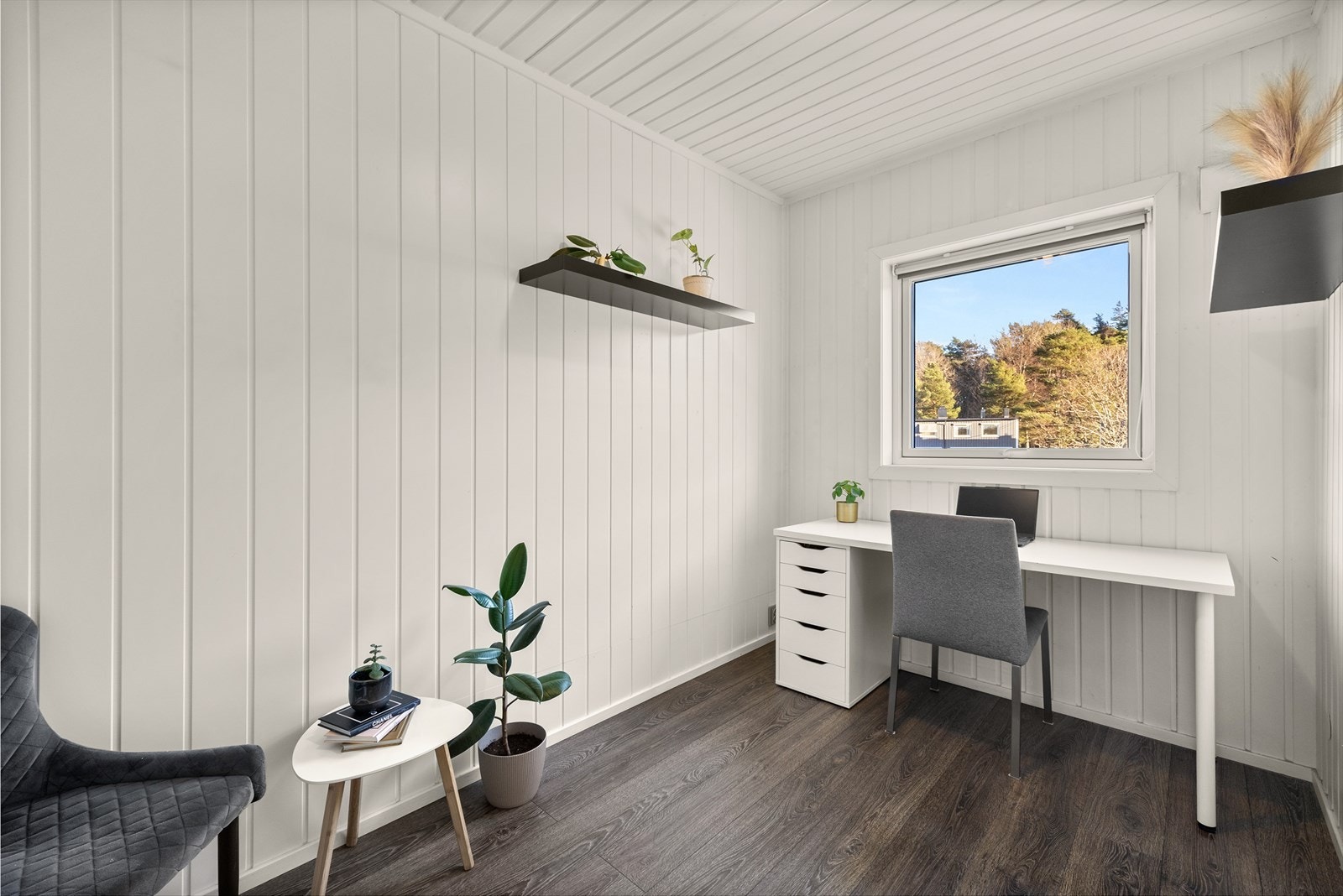 Soverommene har plass til seng, nattbord og annet ønskelig møblement. Galleribilde