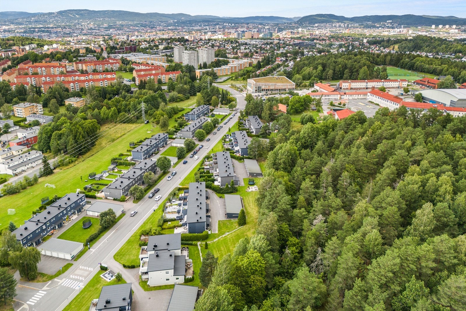 Store oppgraderinger er gjort i borettslaget mellom 2016-2019 med bl. a. rehabilitering av tak, etterisolering, kledning, drenering, nye vinduer, balkongdør og ytterdør. Galleribilde