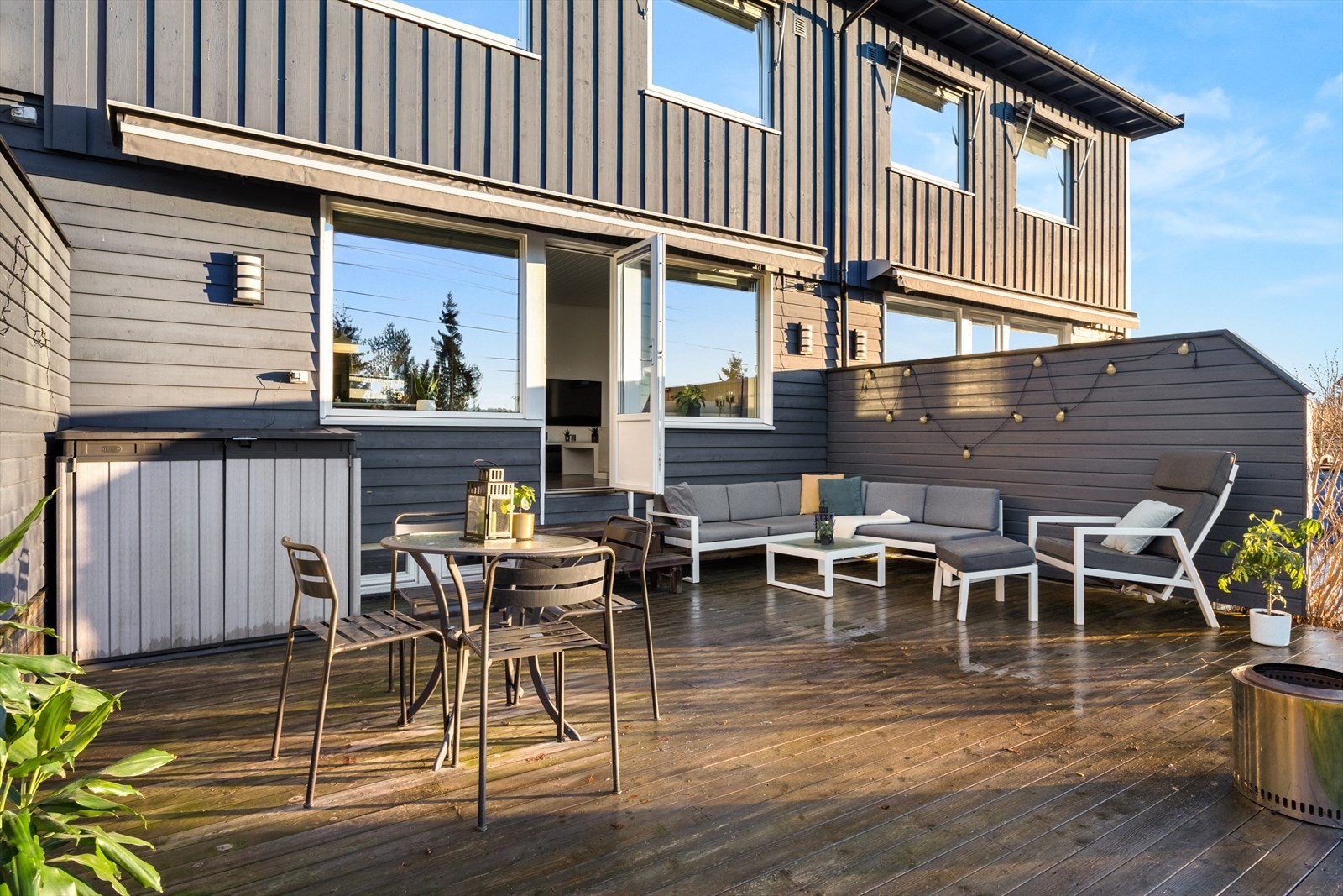 Terrassen på 49 m² har herlige solforhold ettermiddag og kveld. Galleribilde