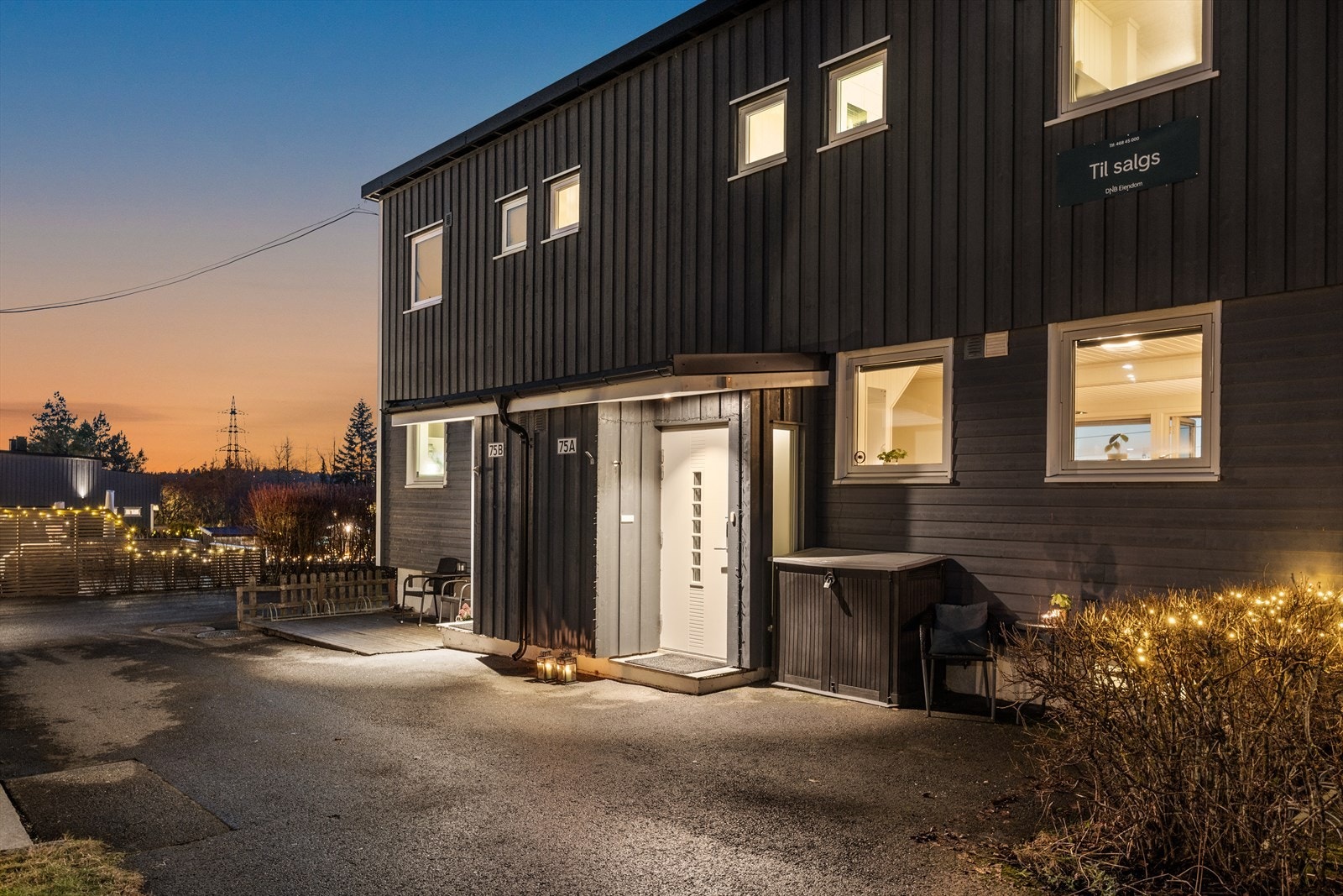 Dette er et rekkehus beliggende på et hyggelig boligfelt, tilbaketrukket fra veien. Stille og rolig. Galleribilde