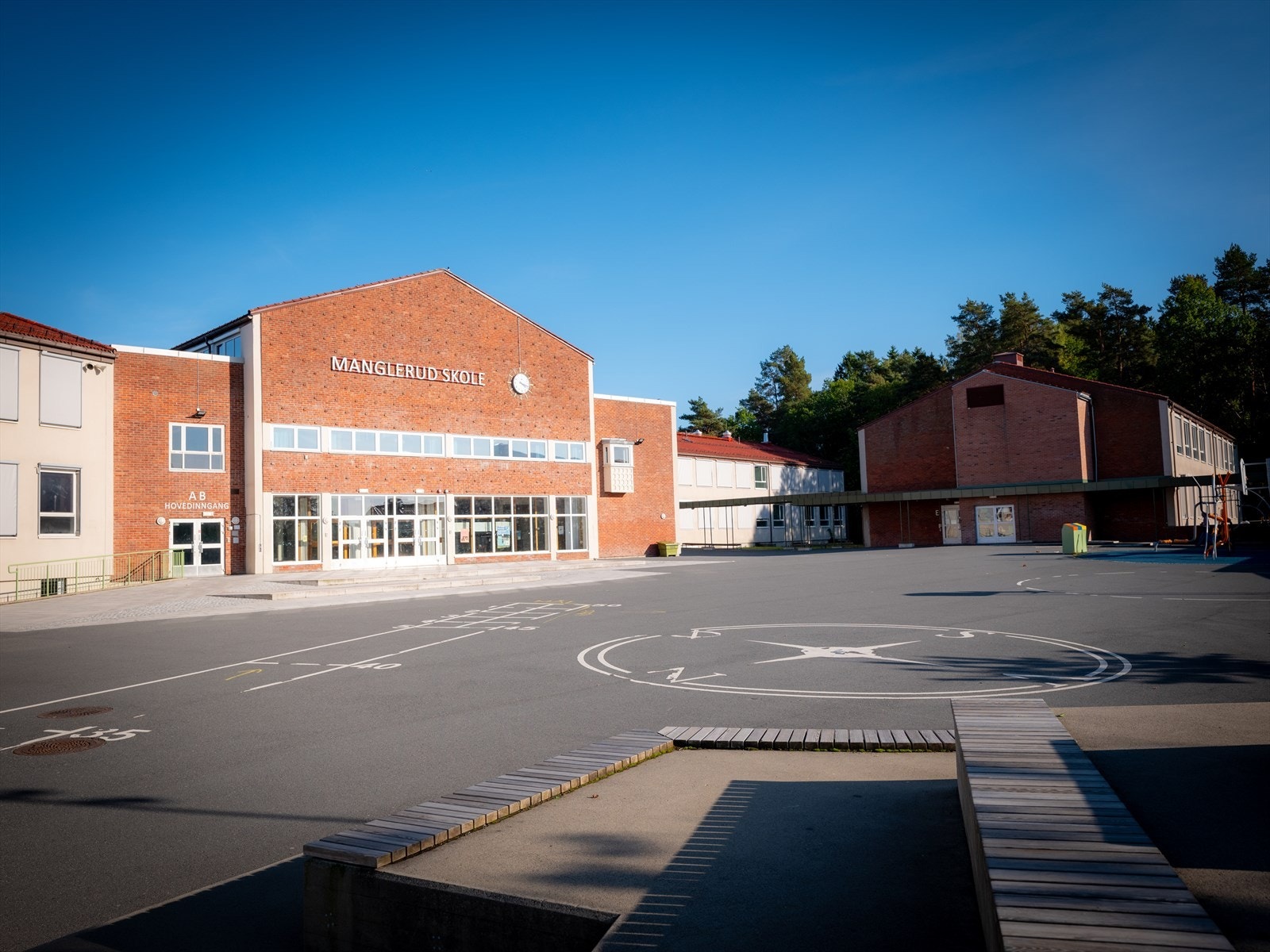 Flere barnehager i nærområde, og umiddelbar nærhet til populære Manglerud barne- og ungdomsskole. Galleribilde