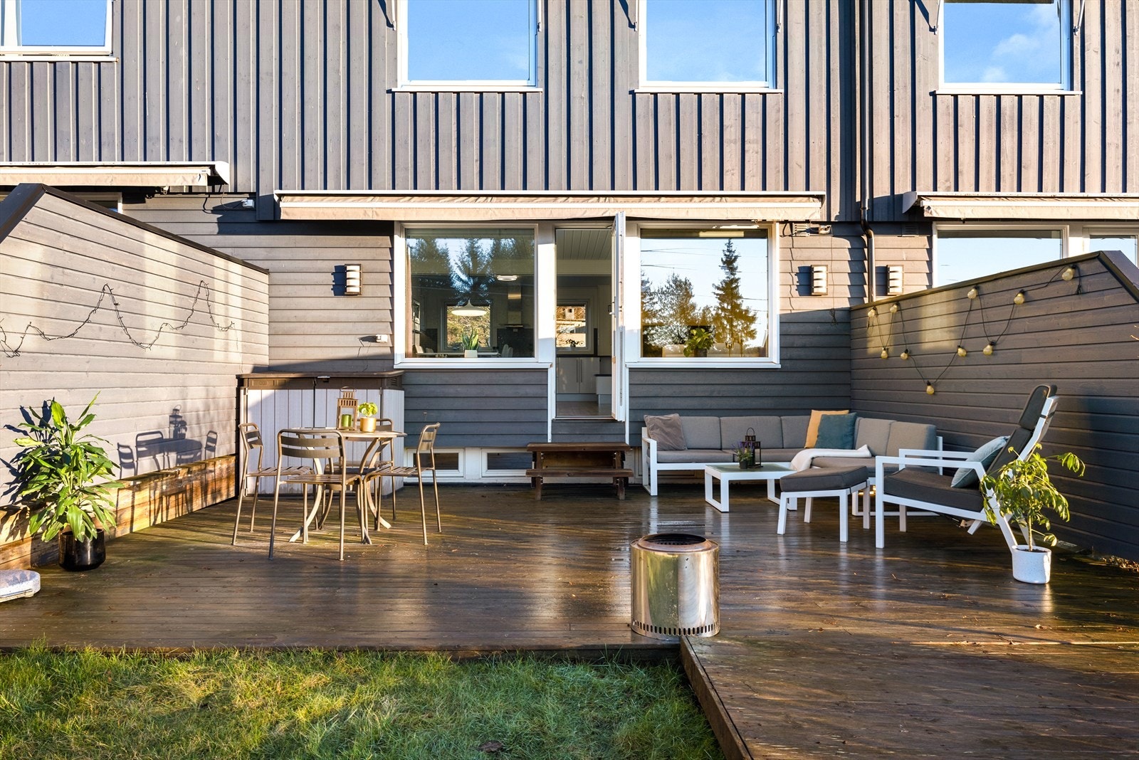 Terrassen har gode møbleringsmuligheter, med plass til flere sosiale soner. Galleribilde