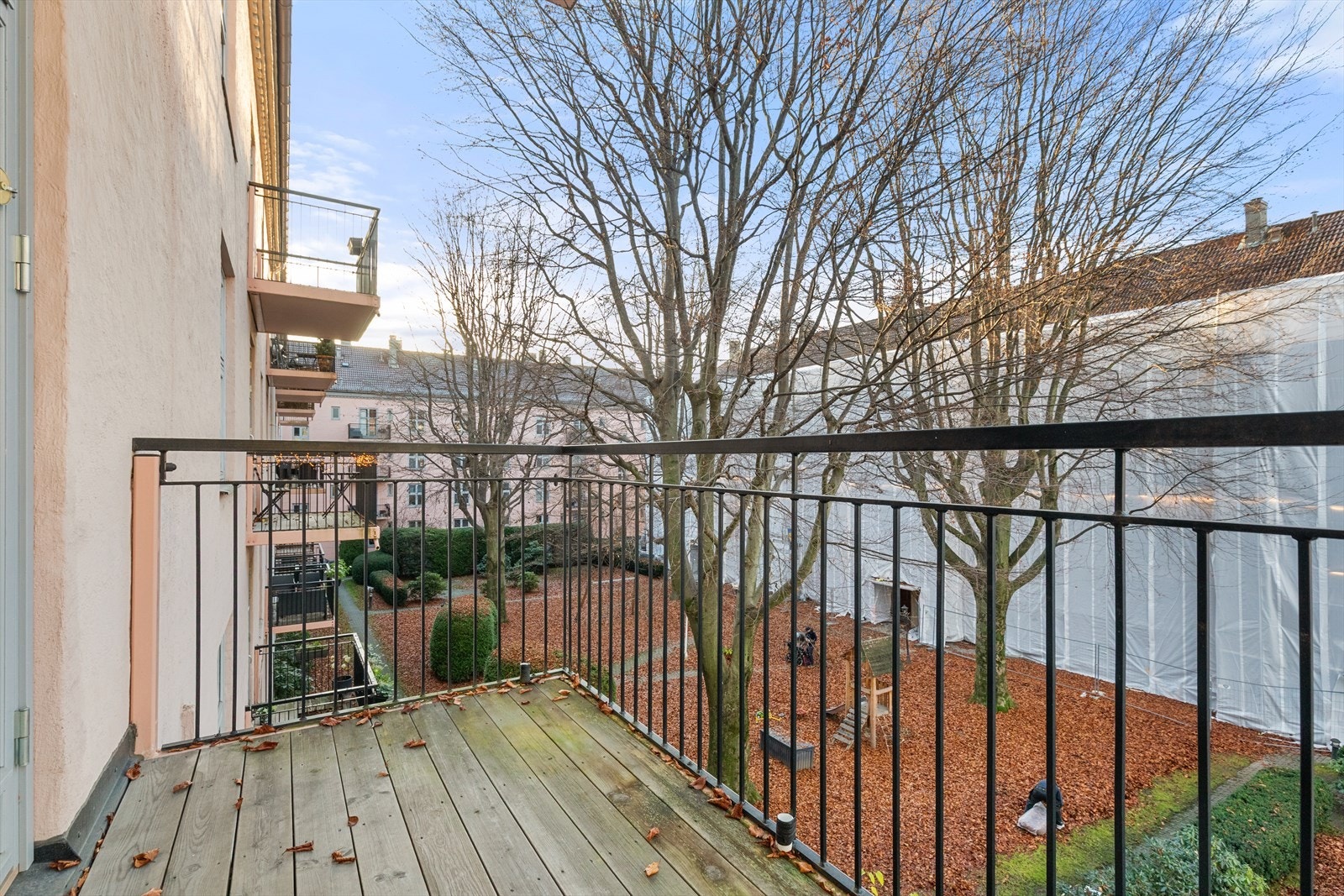 Lys og spennende 3-roms | Oppussingsobjekt | Solrik, sydvest balkong | Park | Pipeløp | Takhøyde 2,8m | Ingen dok.avgift Galleribilde