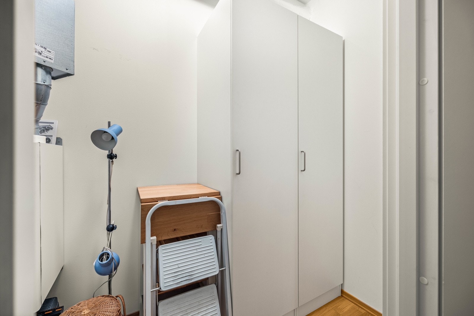 Innvendig bod med ekstra lagringsplass. Galleribilde