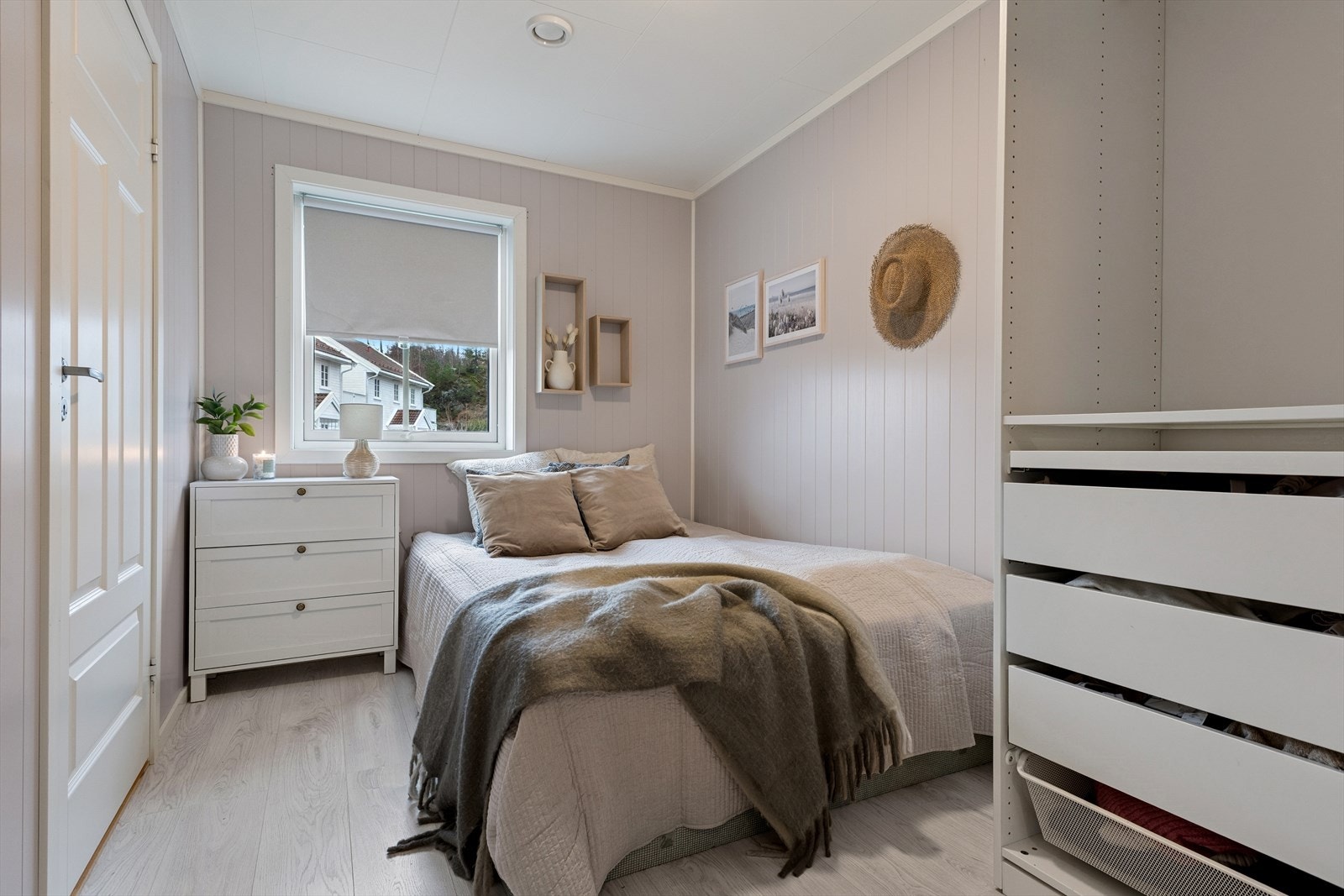 Soverom to Galleribilde