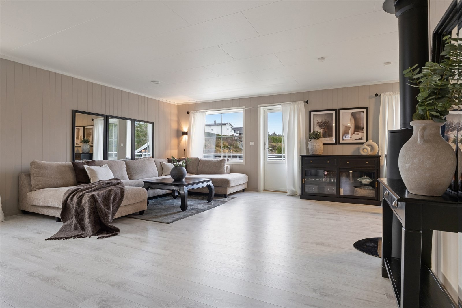 Lys og romslig stue, mulighet for tre soverom Galleribilde