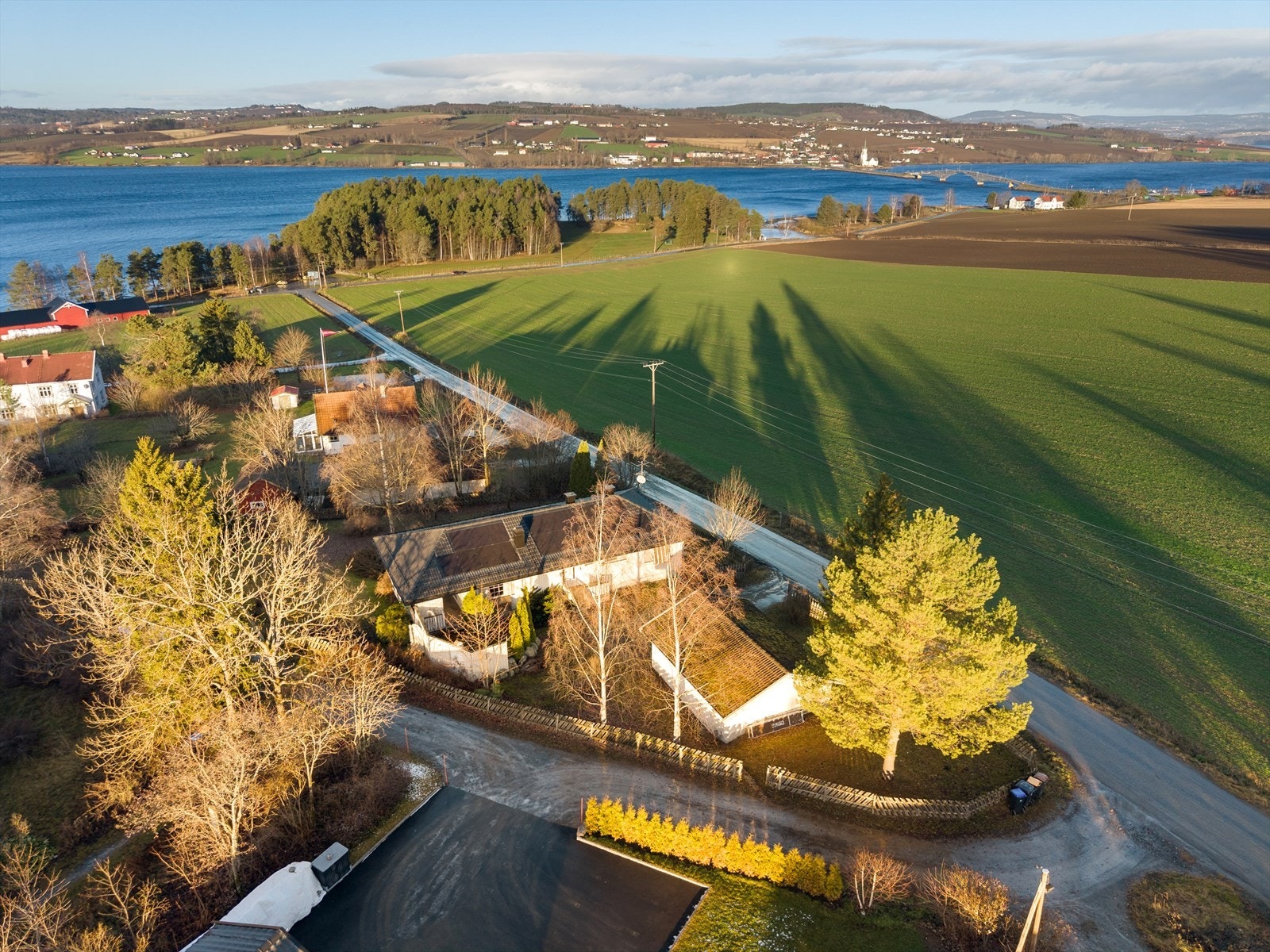 Langs Mjøsa er det bade- og båtplasser som perler på en snor, og Mjøsa på sommerstid er noe alle bør oppleve. Galleribilde