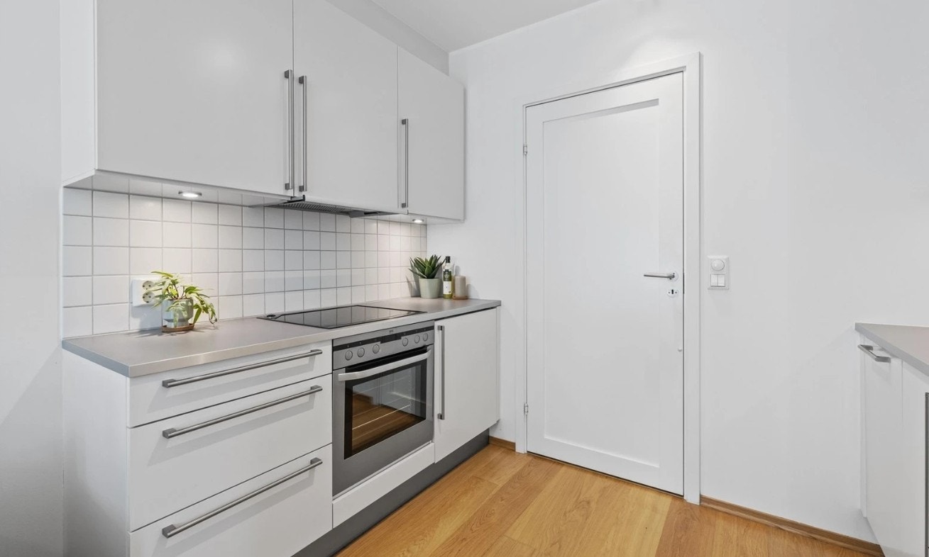 Kjøkken med integrerte hvitevarer Galleribilde