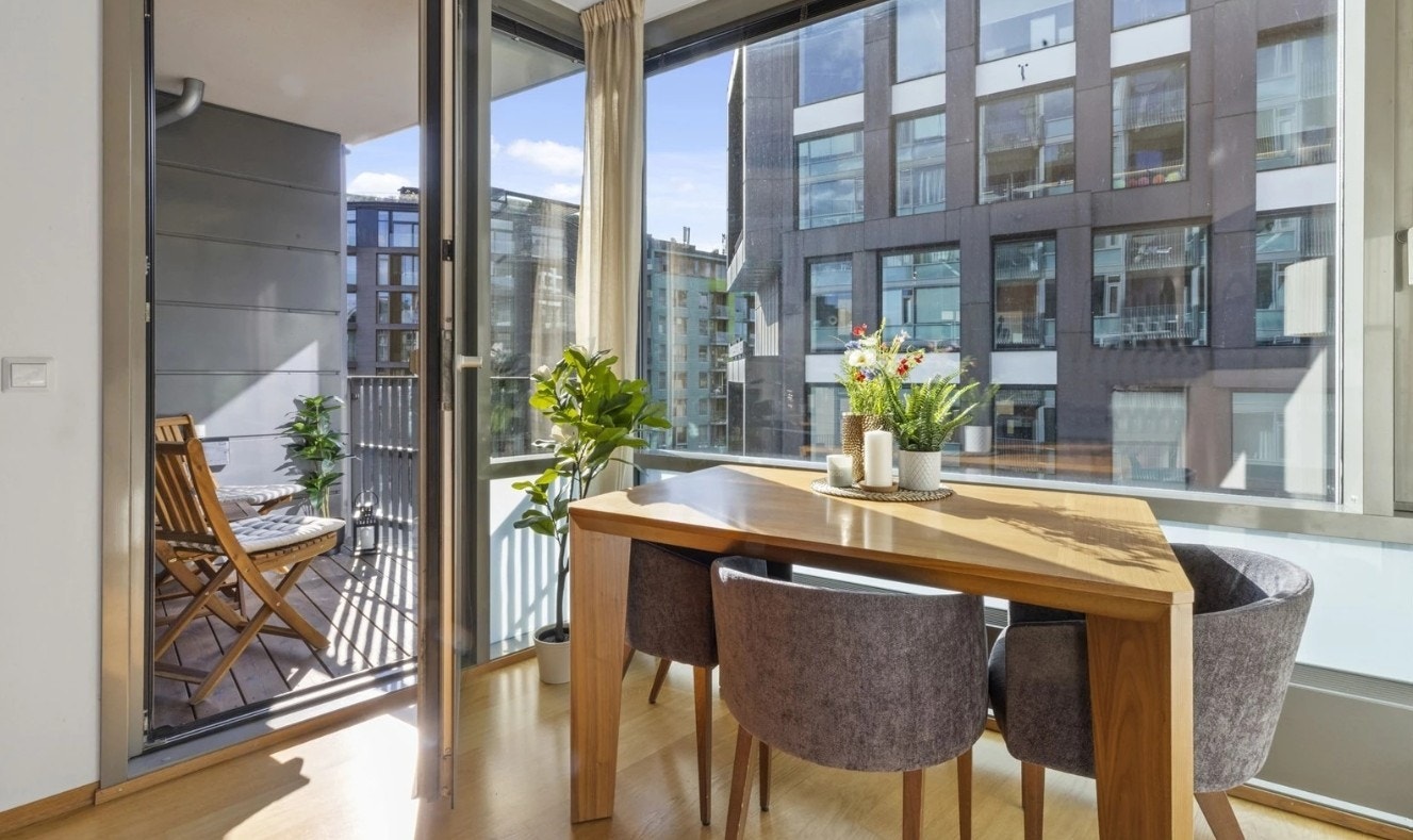 Hyggelig spiseplass med utsikt Galleribilde