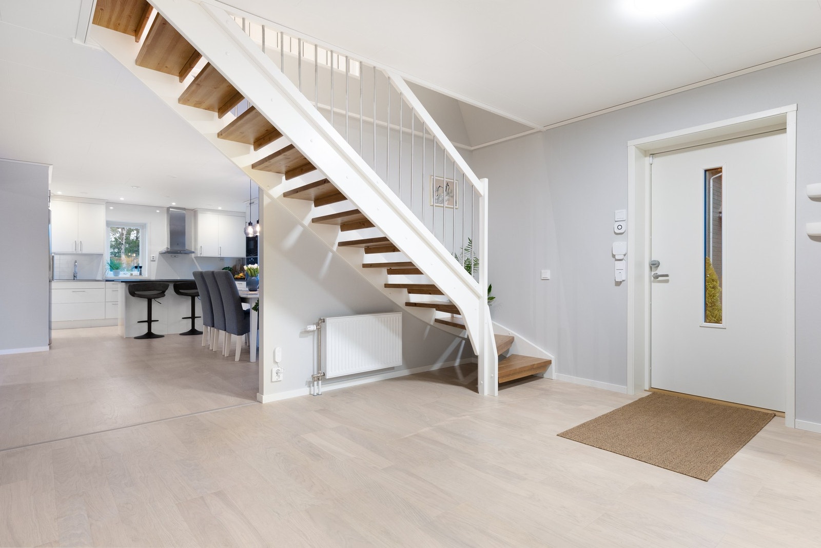 Entre/hall og trapp til 2.etasje Galleribilde