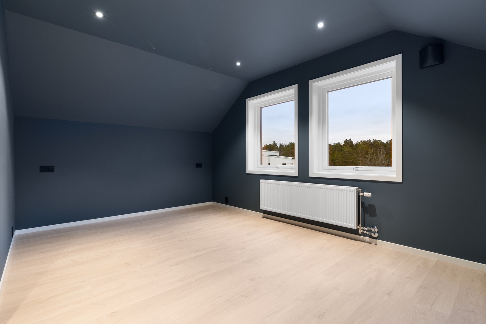 Stort hovedsoverom med god plass til dobbeltseng og garderobe. Galleribilde