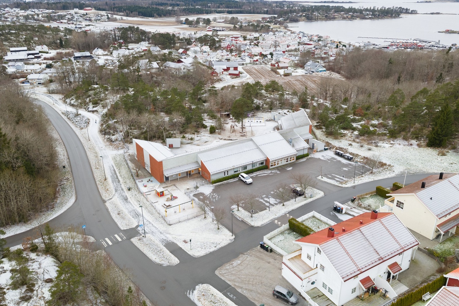 Torpeløkka Barnehage ligger ved starten av boligfeltet, en kort gåtur unna eiendommen. Galleribilde
