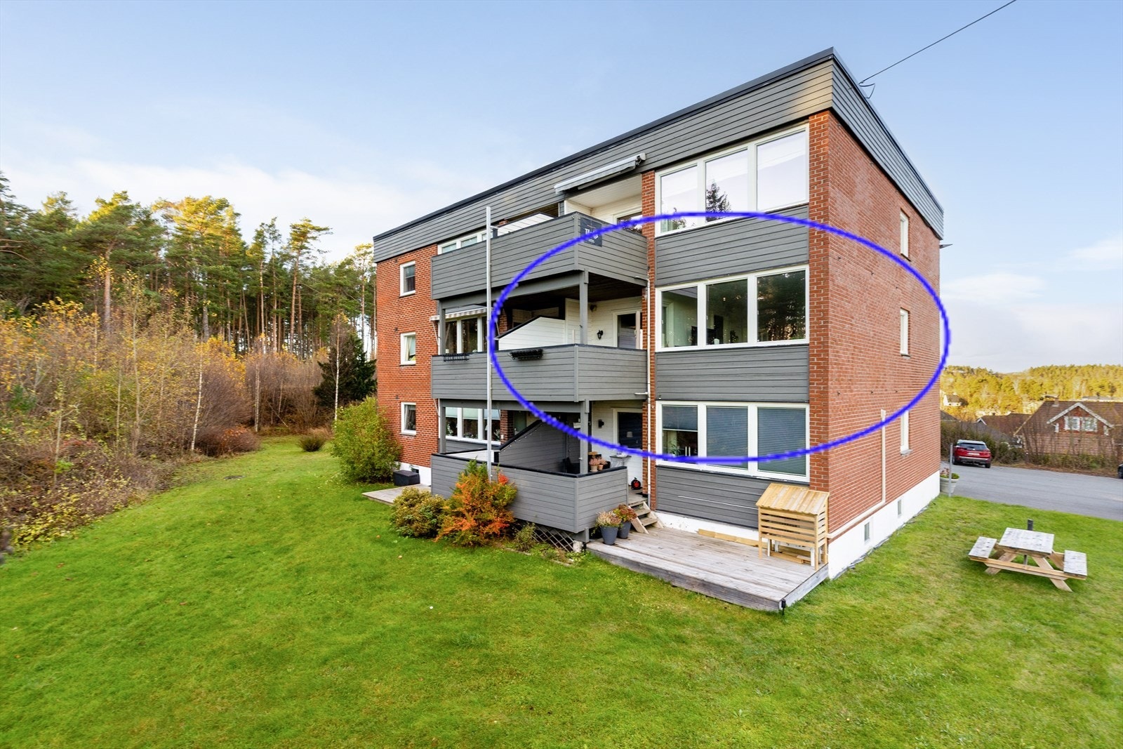 Innbydende 3-roms andelsleilighet i et godt etablert og populært boligområde på Heistad. Leiligheten ligger fint til i 2. etasje, med deilig, usjenert balkong. Galleribilde