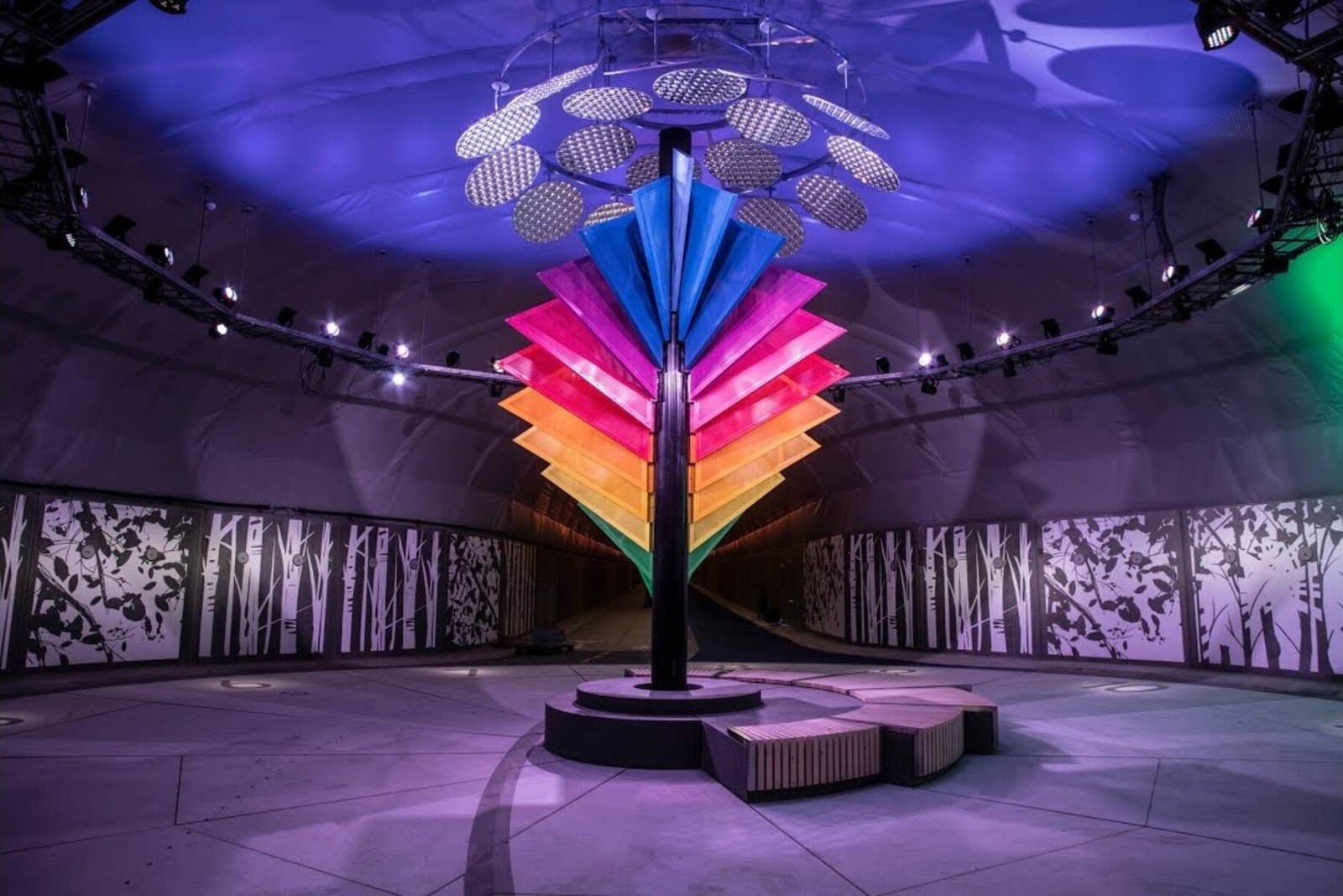 Verdens lengste gang- og sykkeltunnel, Fyllingsdalstunnelen, åpnet våren 2023 og er ca. 3 km. lang. Her kan man gå eller trene uansett værforhold. Galleribilde