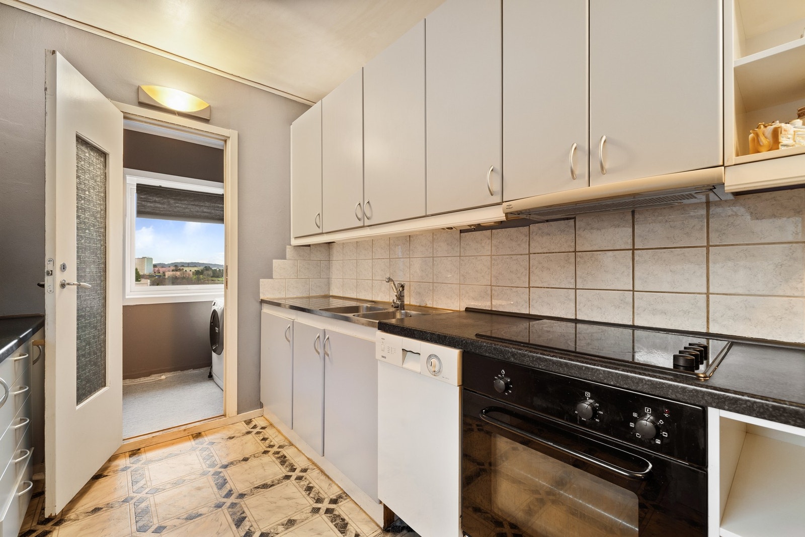 Fra kjøkkenet er det direkte adkomst til vaskerommet. Galleribilde