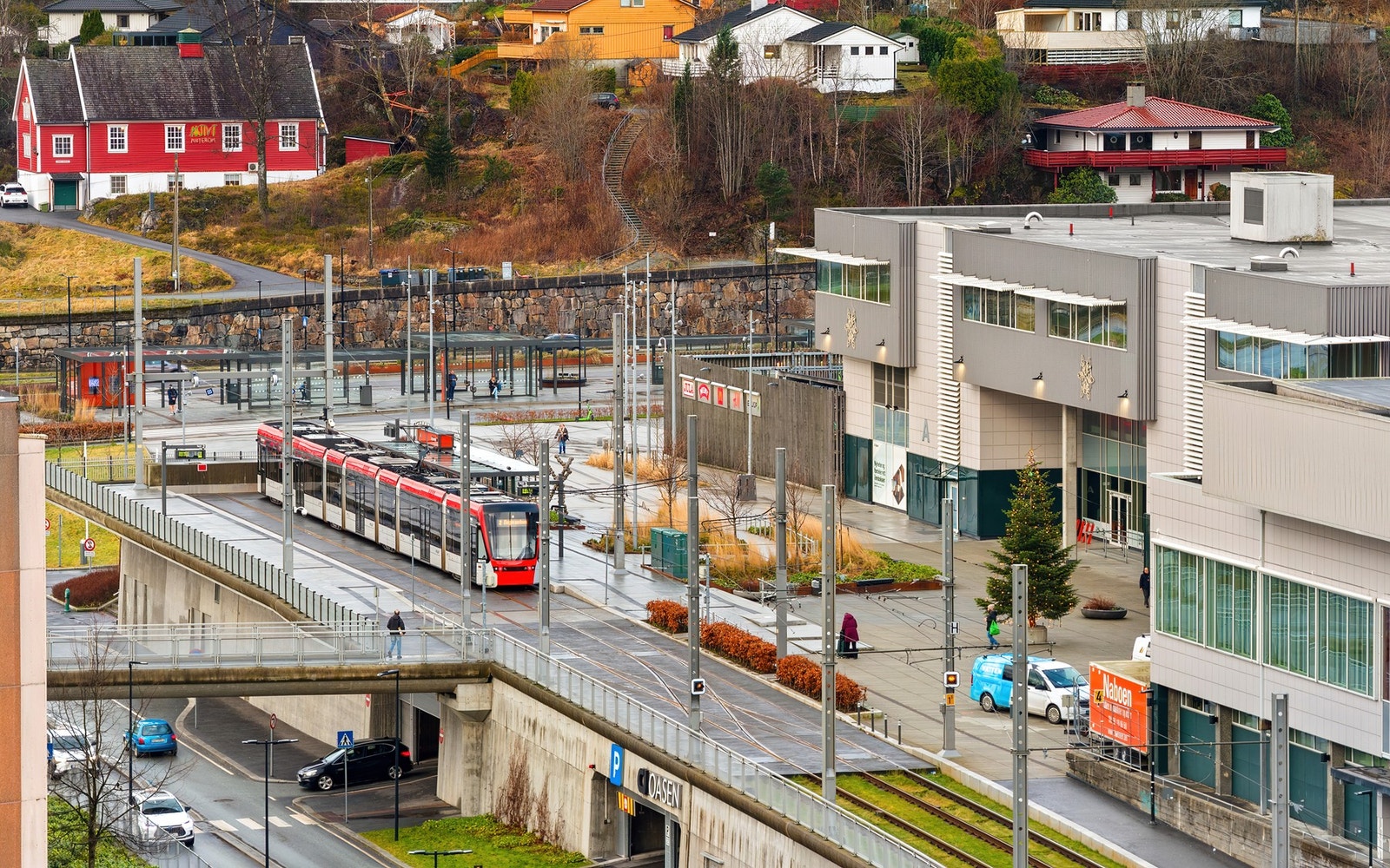 Både buss og bybane befinner seg like i nærheten, som bringer deg trygt videre til sentrum og andre bydeler. Galleribilde