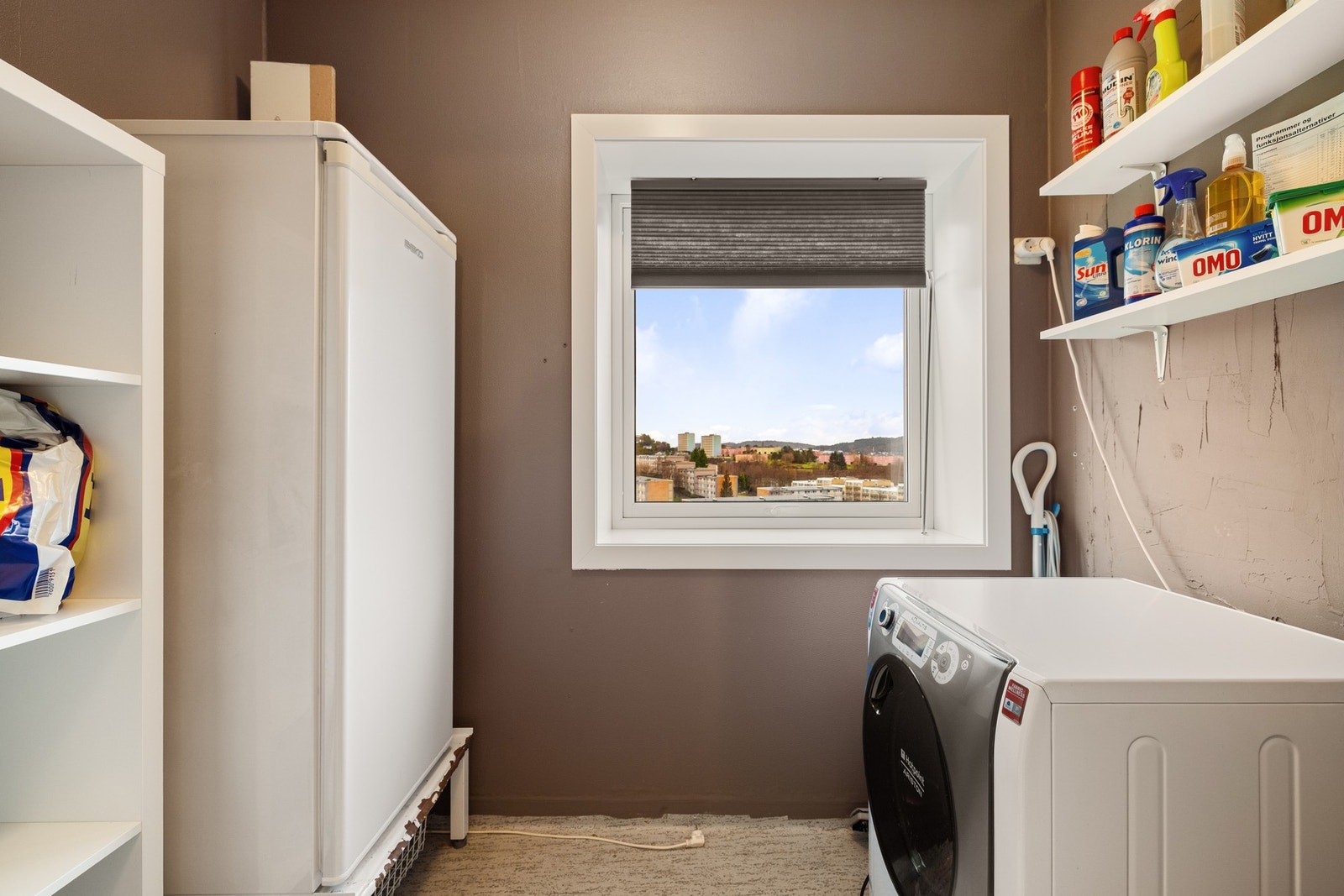 Foruten vaskerommet er det også en innvendig bod med lagringsplass. I tillegg er det 2 eksterne boder hvorav 1 bod på 3 m2 samt en liten skibod. Galleribilde