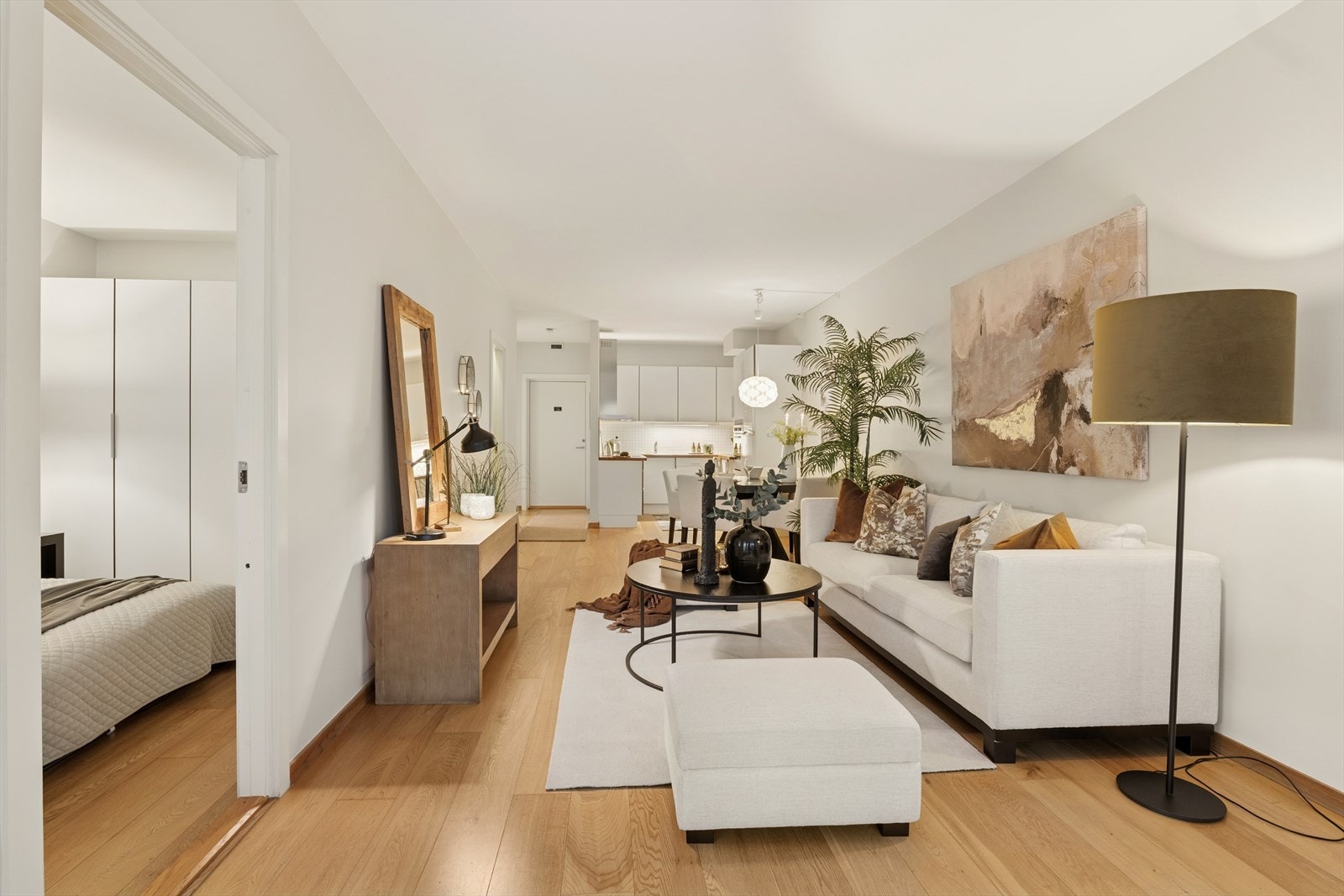 TV-møbelet har tidligere stått mot veggen mellom stue og soverom - en eier siden ombygging i 2011, med svært forsiktig bruk Galleribilde