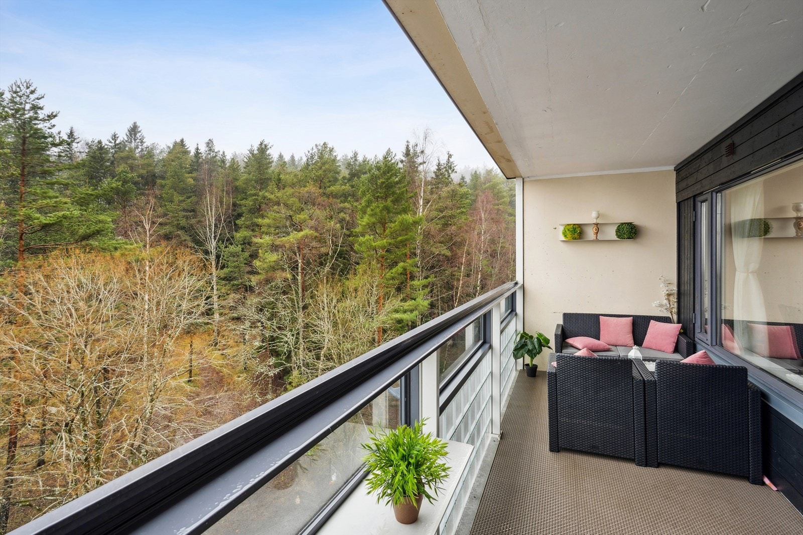 Her kan du nyte en usjenert plass med utsyn mot grøntområder. Galleribilde