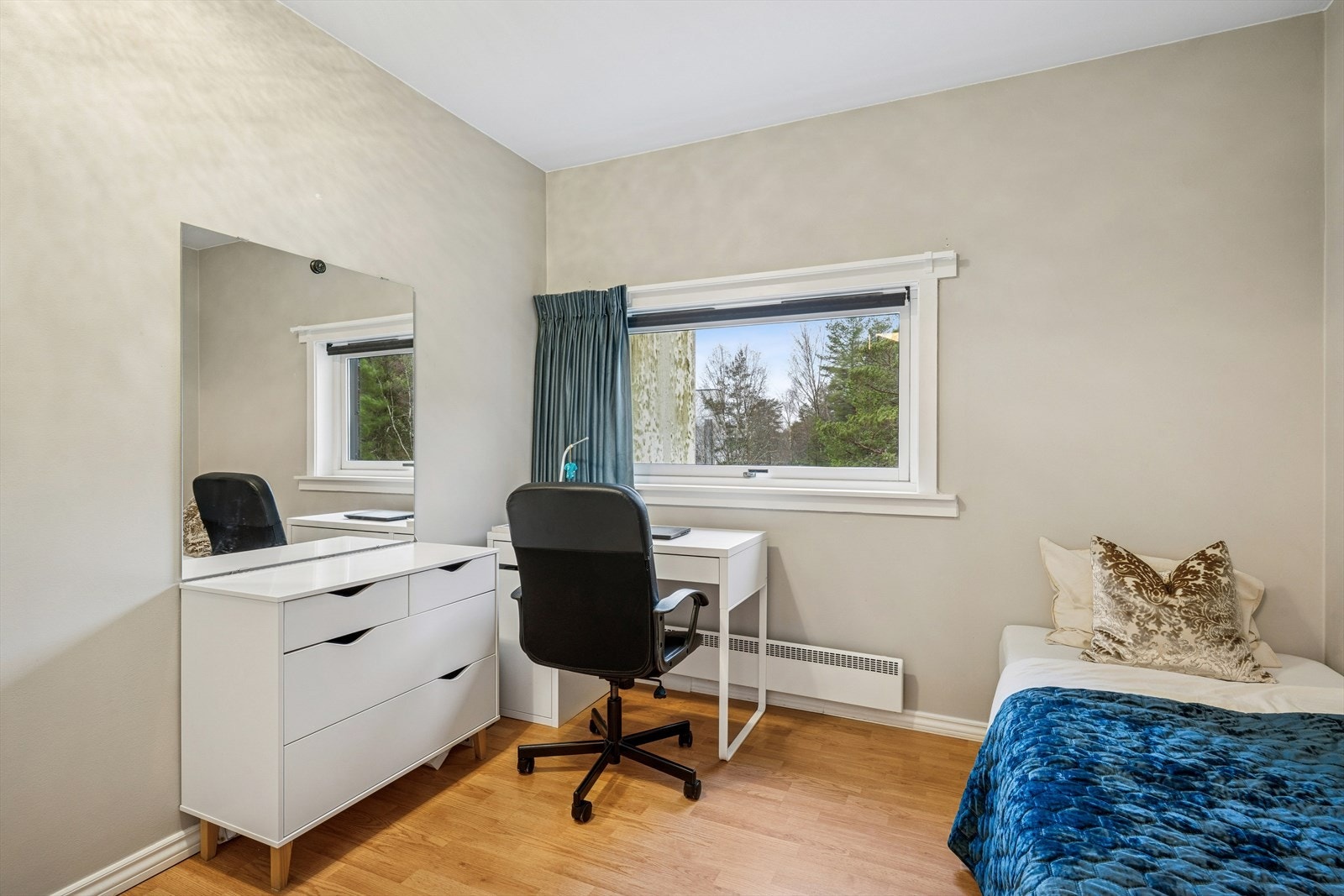 Det andre soverommet egner seg godt som barnerom, gjesterom eller kontor. Galleribilde